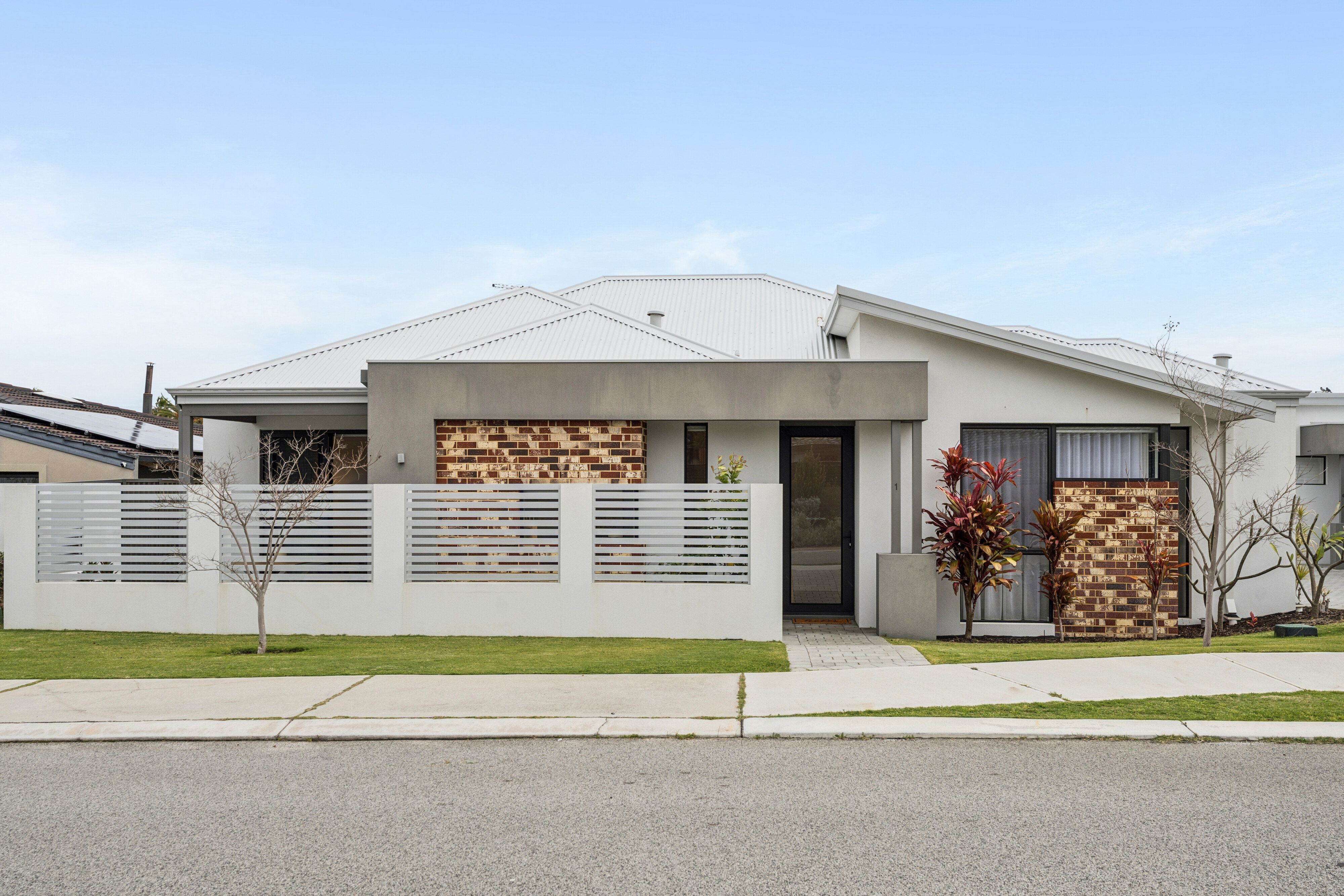 1/8 Koombana Way — photo from Ray White North Quays