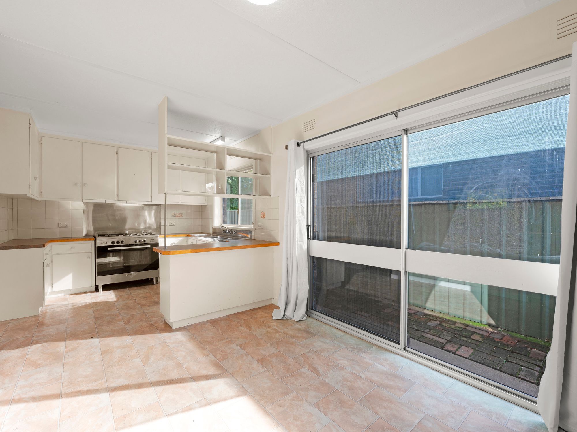 142 Clarke Street — photo 6 of 14