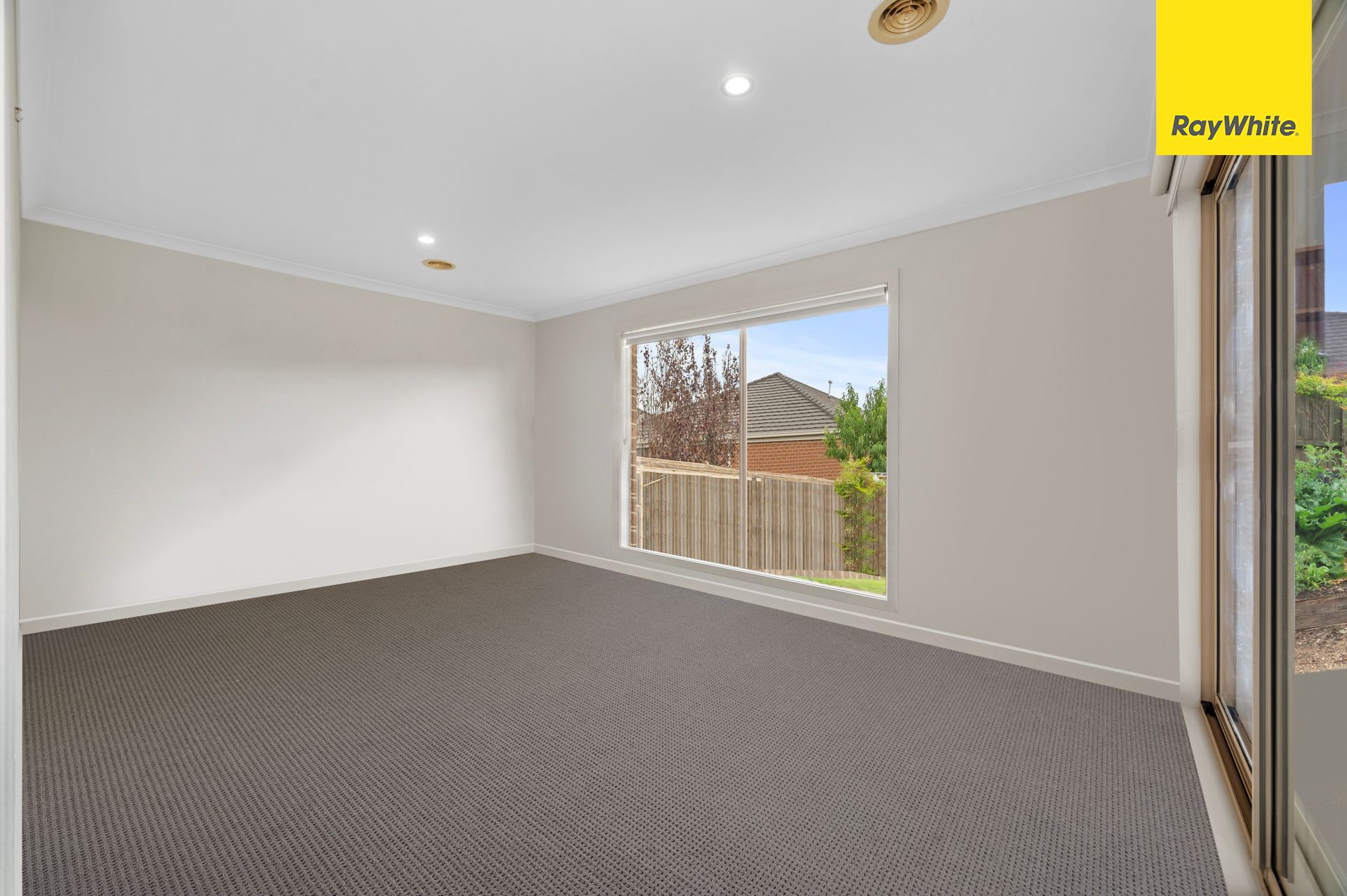 8 Foyle Crescent, WEIR VIEWS, VIC 3338 Sold House Ray White Melton