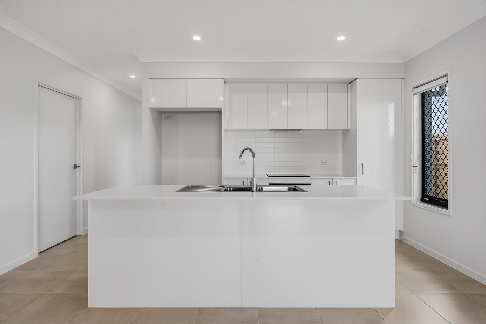 22 Green Avenue — photo 4 of 12
