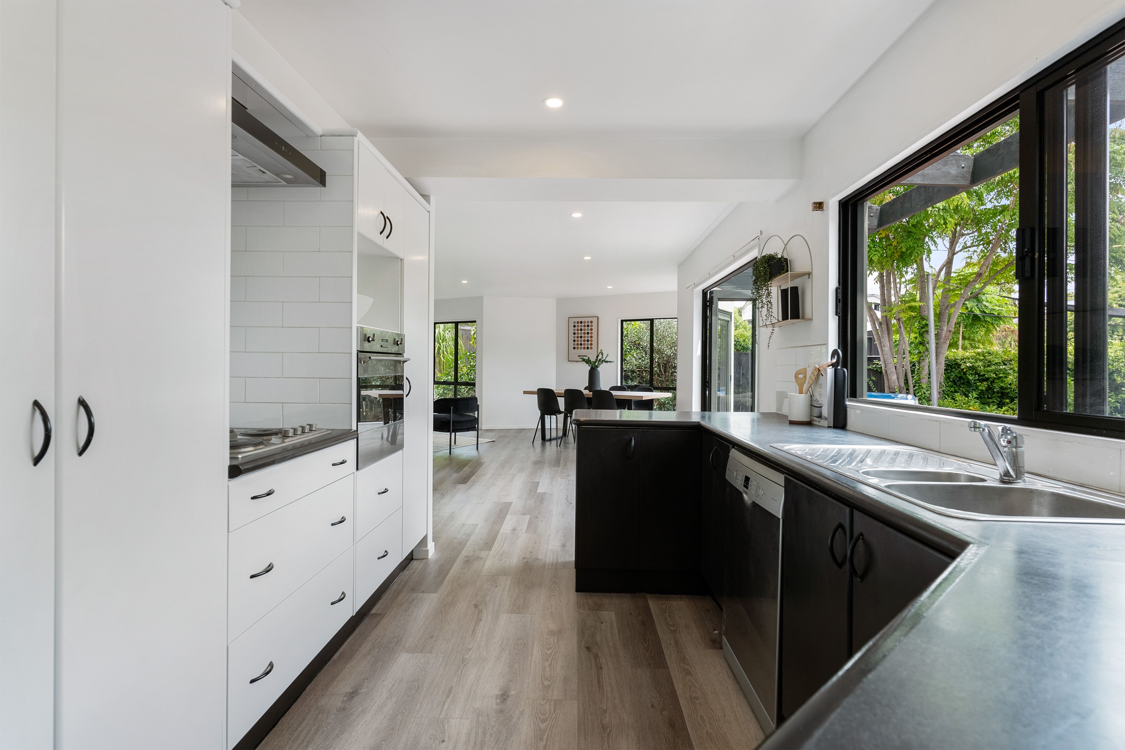 659A Beach Road, Rothesay Bay, North Shore City