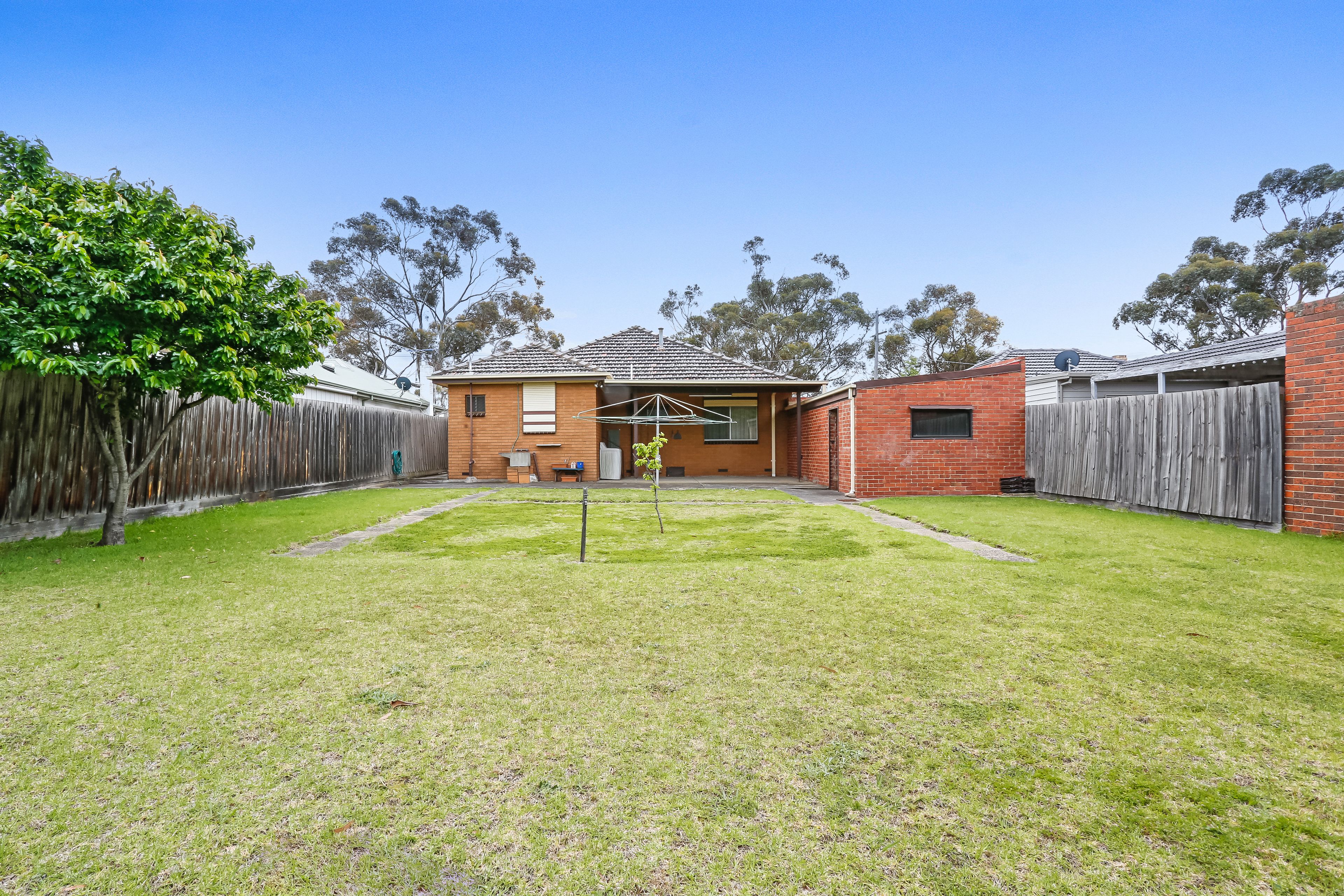 19 First Avenue, Strathmore, VIC 3041