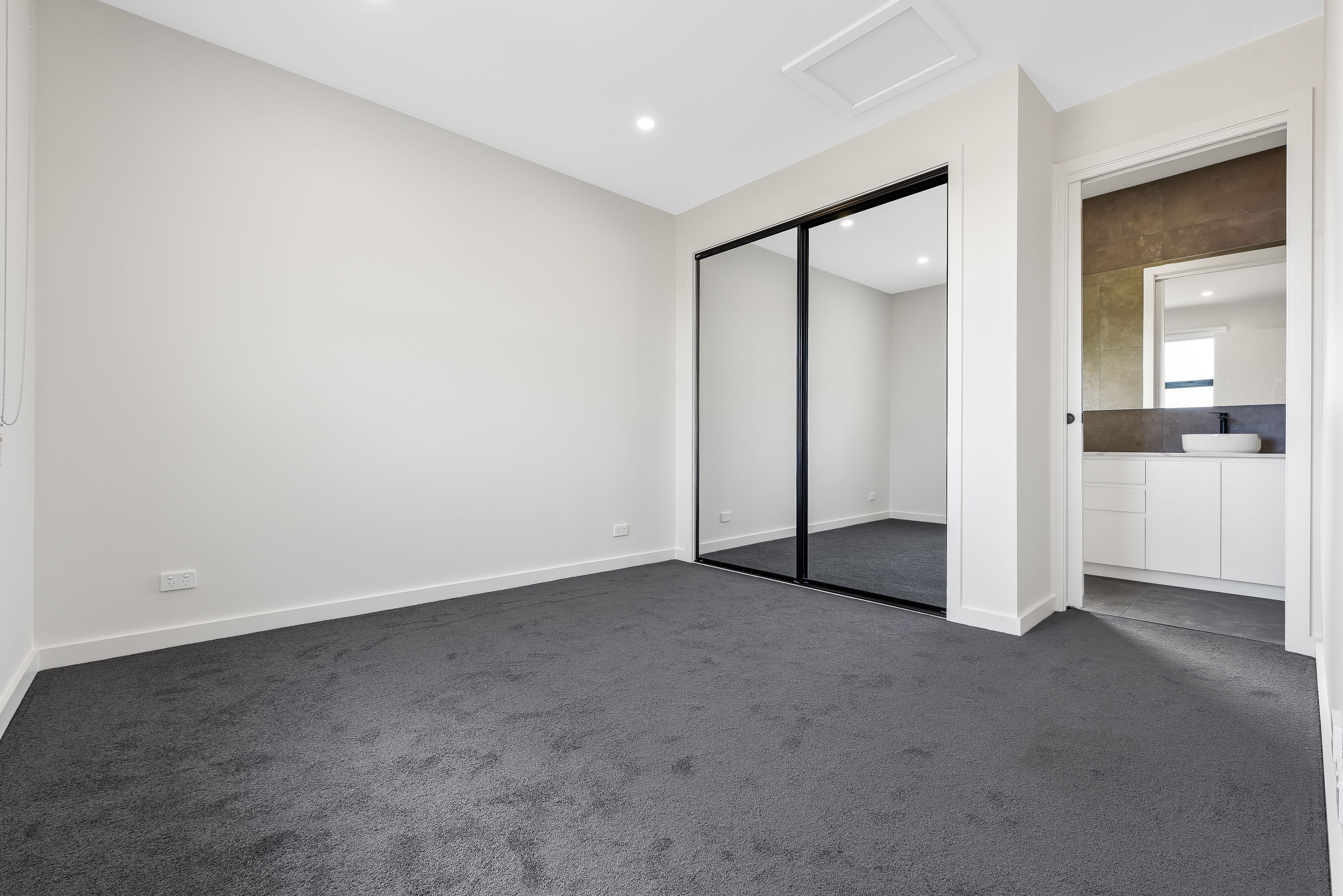 2/4 Gordon Avenue — photo 6 of 9