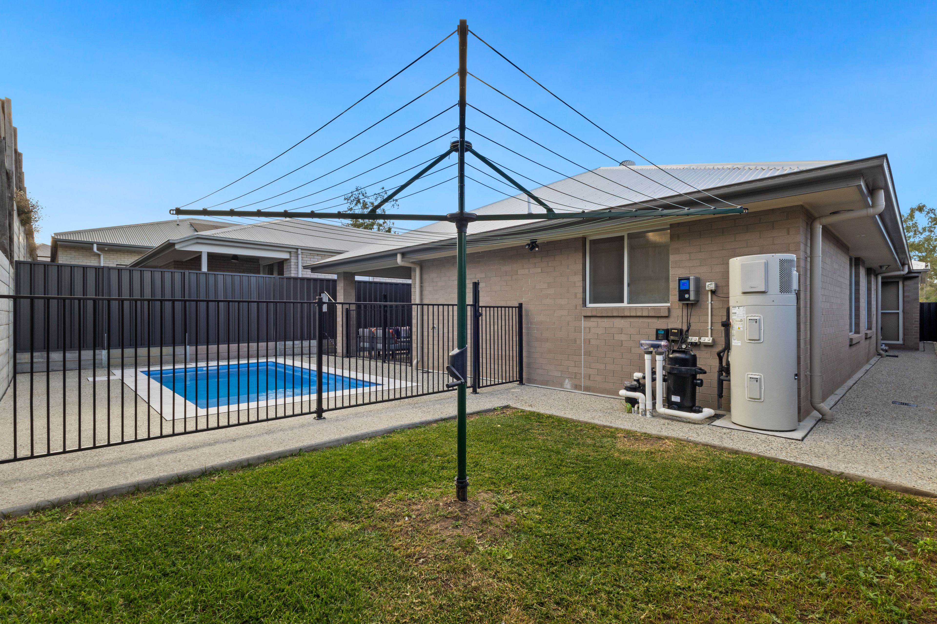 81 Carnarvon Drive — photo 17 of 18