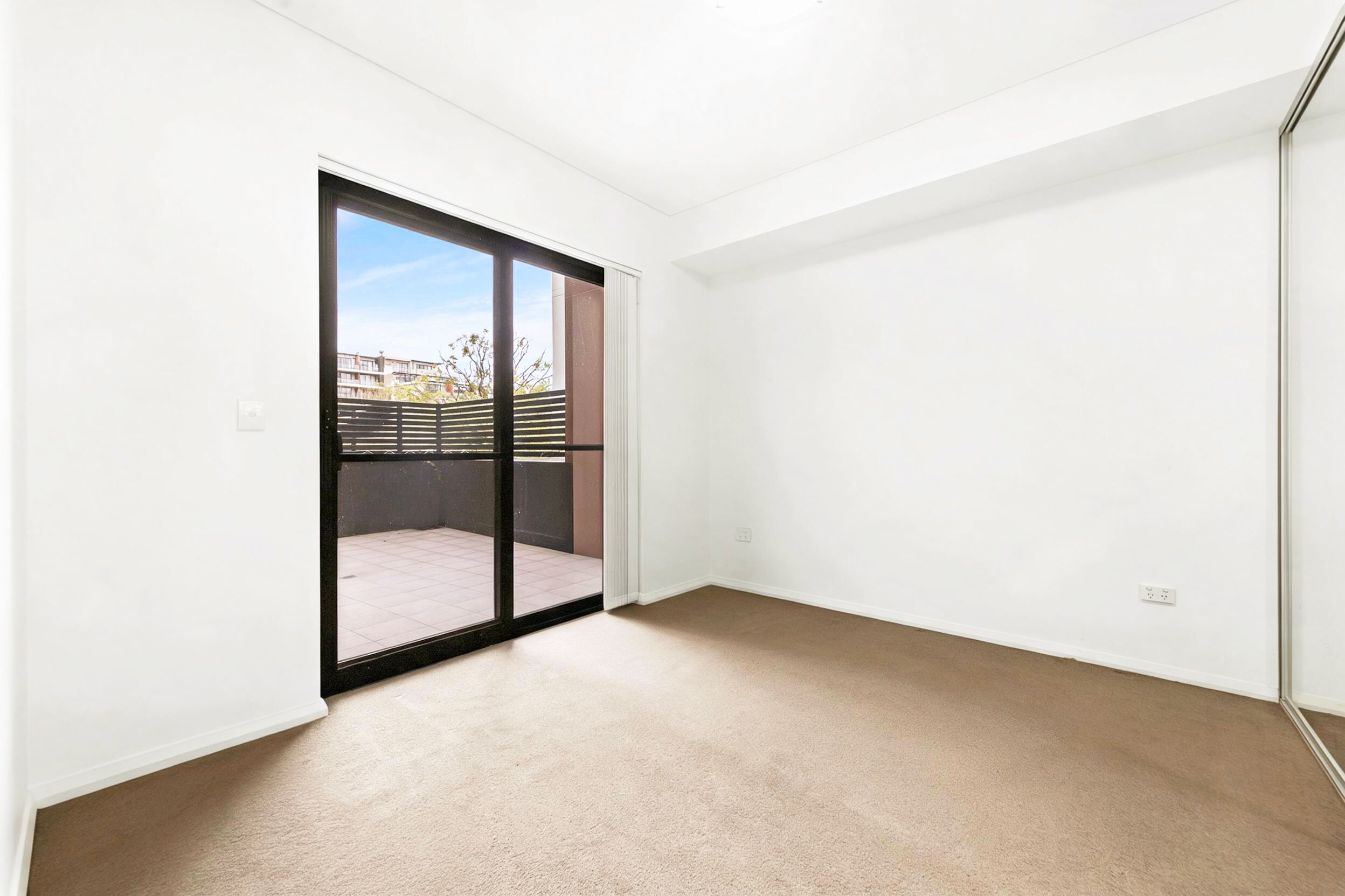 1030/8C Junction Street — photo 10 of 12