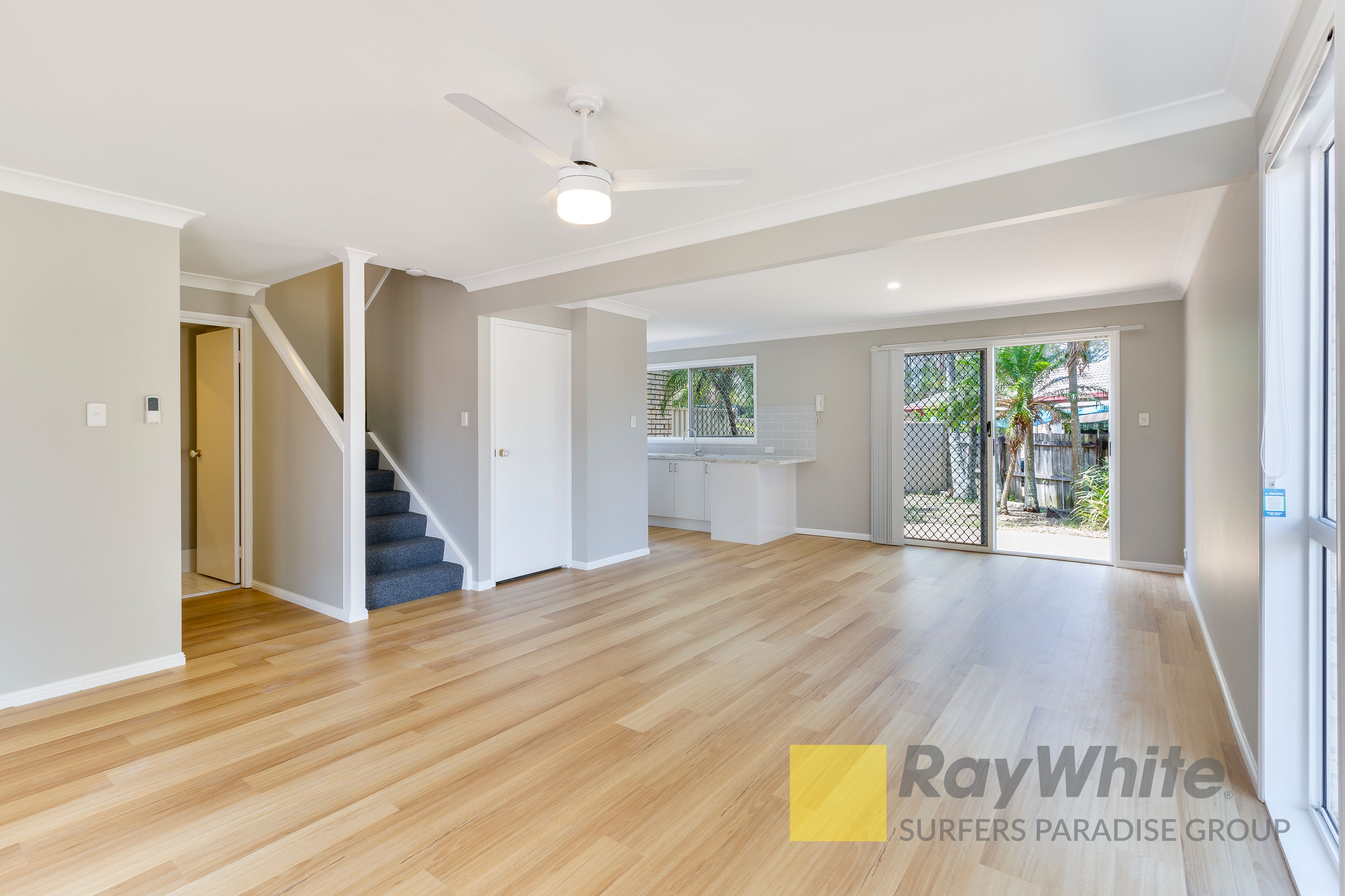 4/14 Liam Court, Labrador, QLD 4215