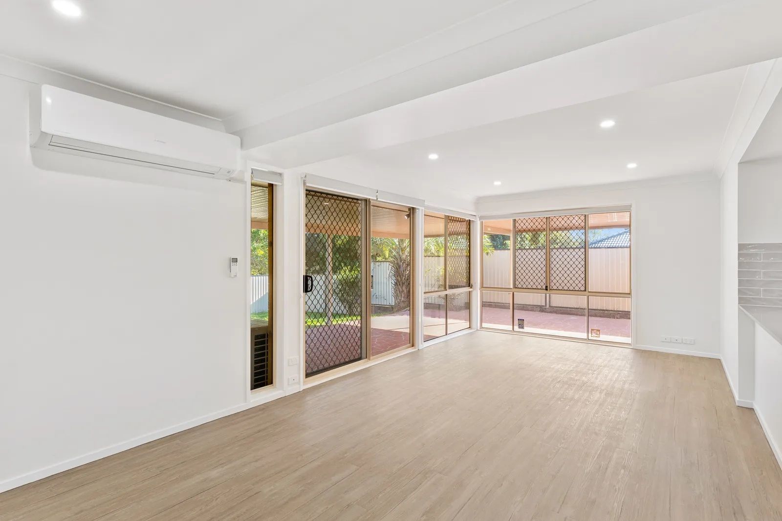 15 Rubicon Crescent — photo 10 of 14