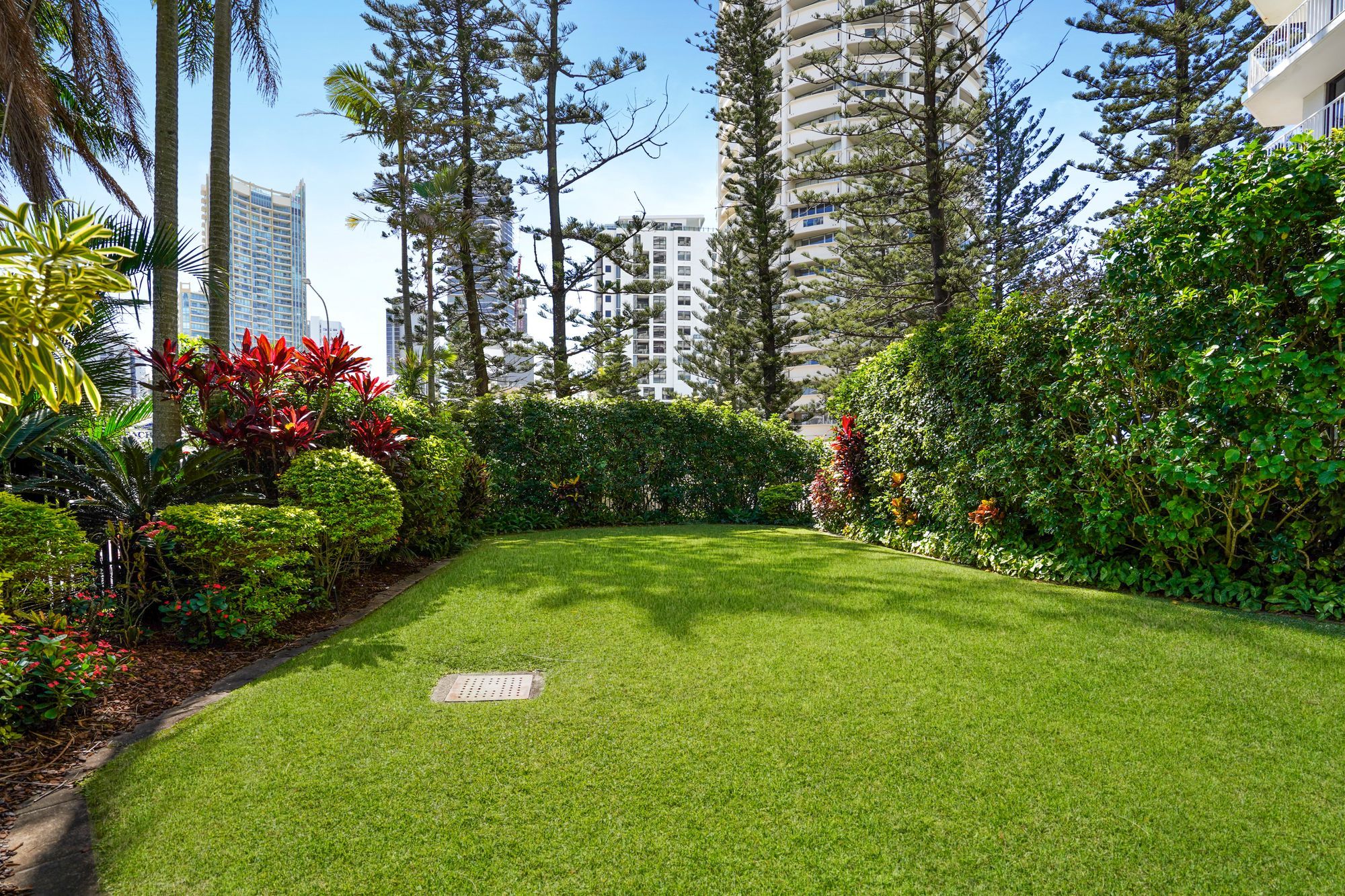 9F/3277 Surfers Paradise Boulevard — photo 12 of 16