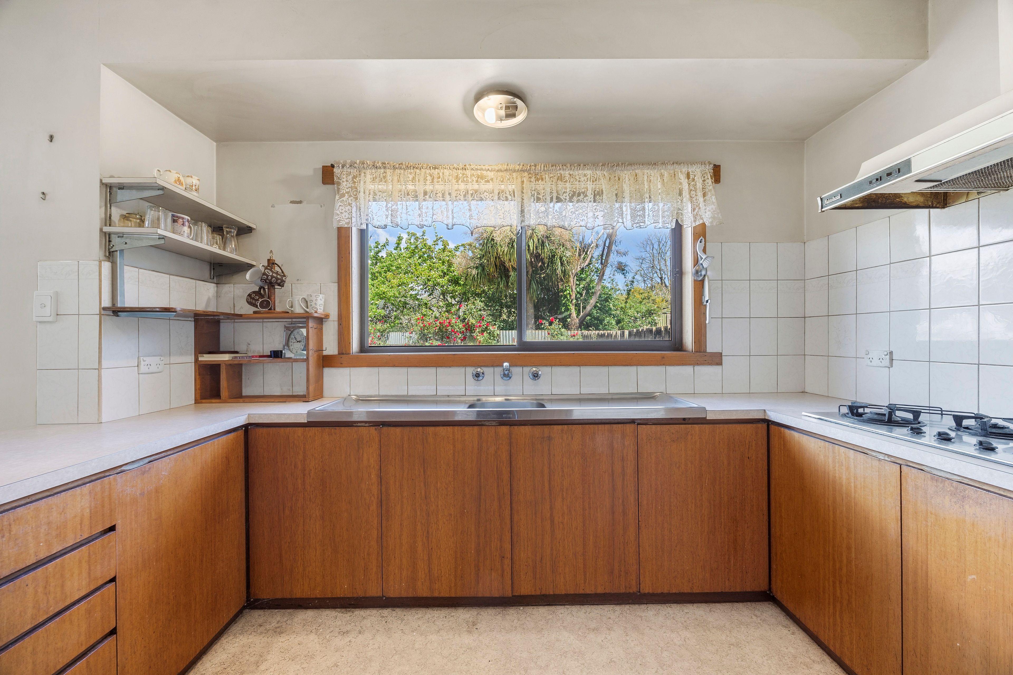 209 Howe Street — photo 8 of 30