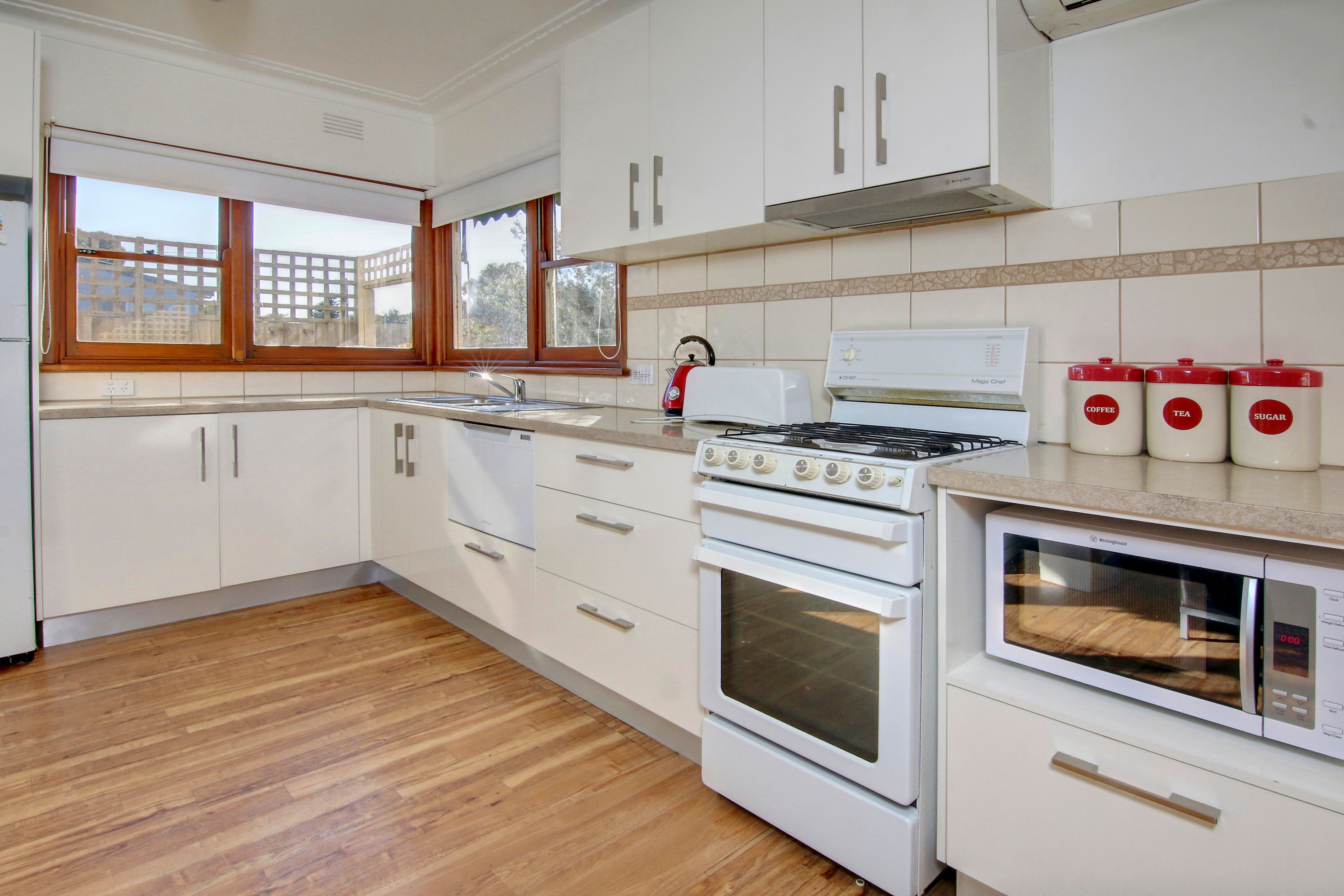 70 Ninth Avenue, Rosebud, VIC 3939