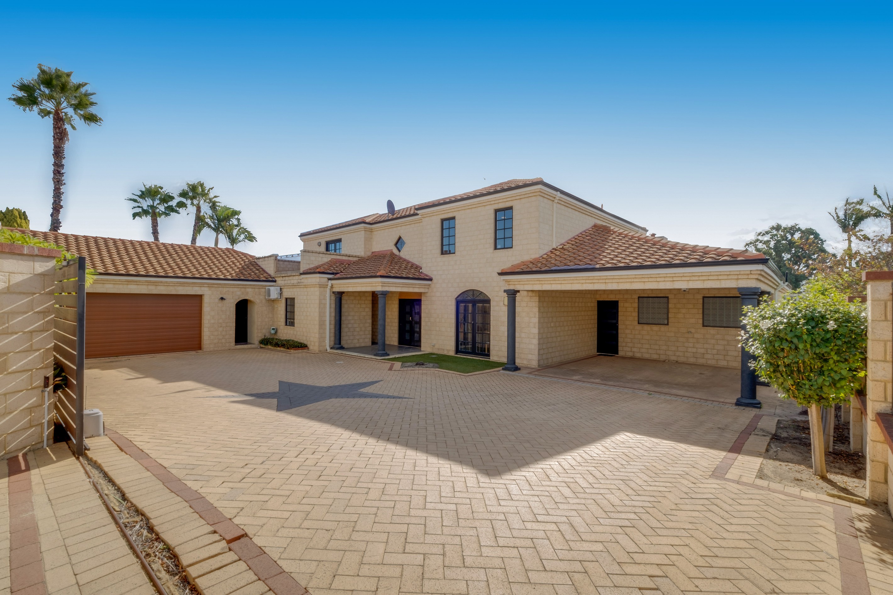 17 Alta Laguna Crescent, Ballajura, WA 6066
