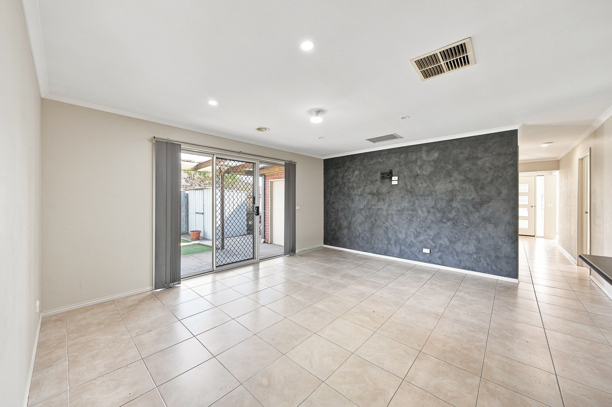11/220-222 Monahans Road — photo 5 of 13
