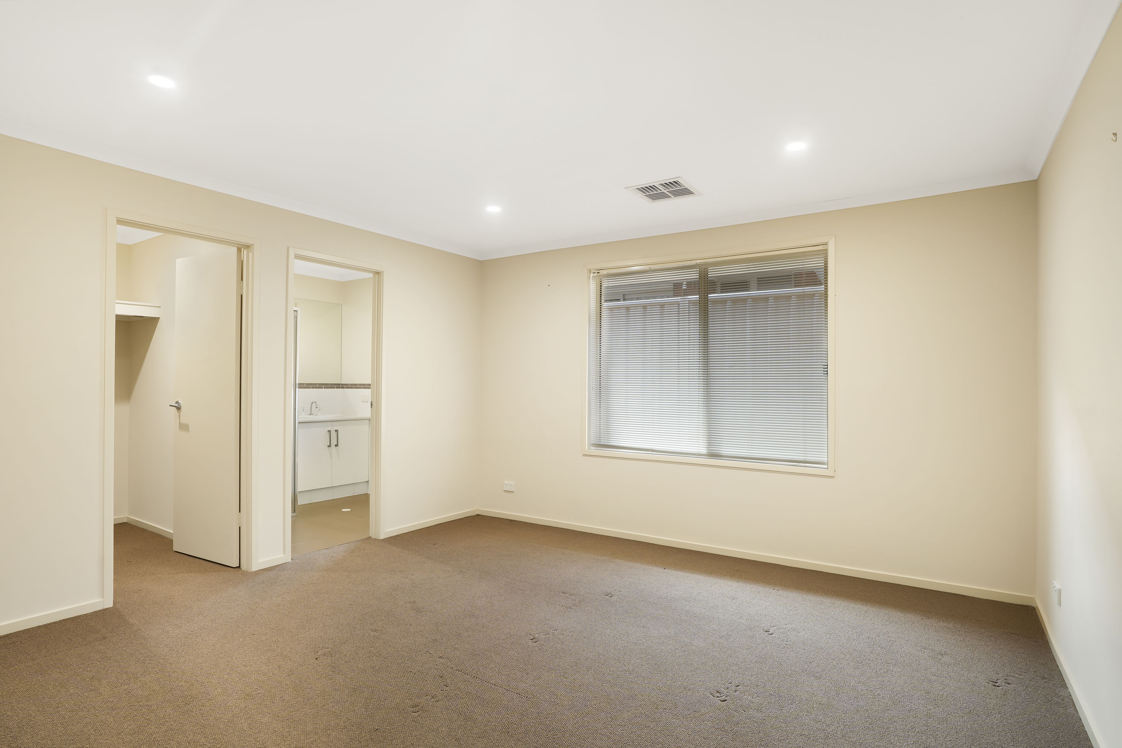 31 Mitchell Drive — photo 7 of 12