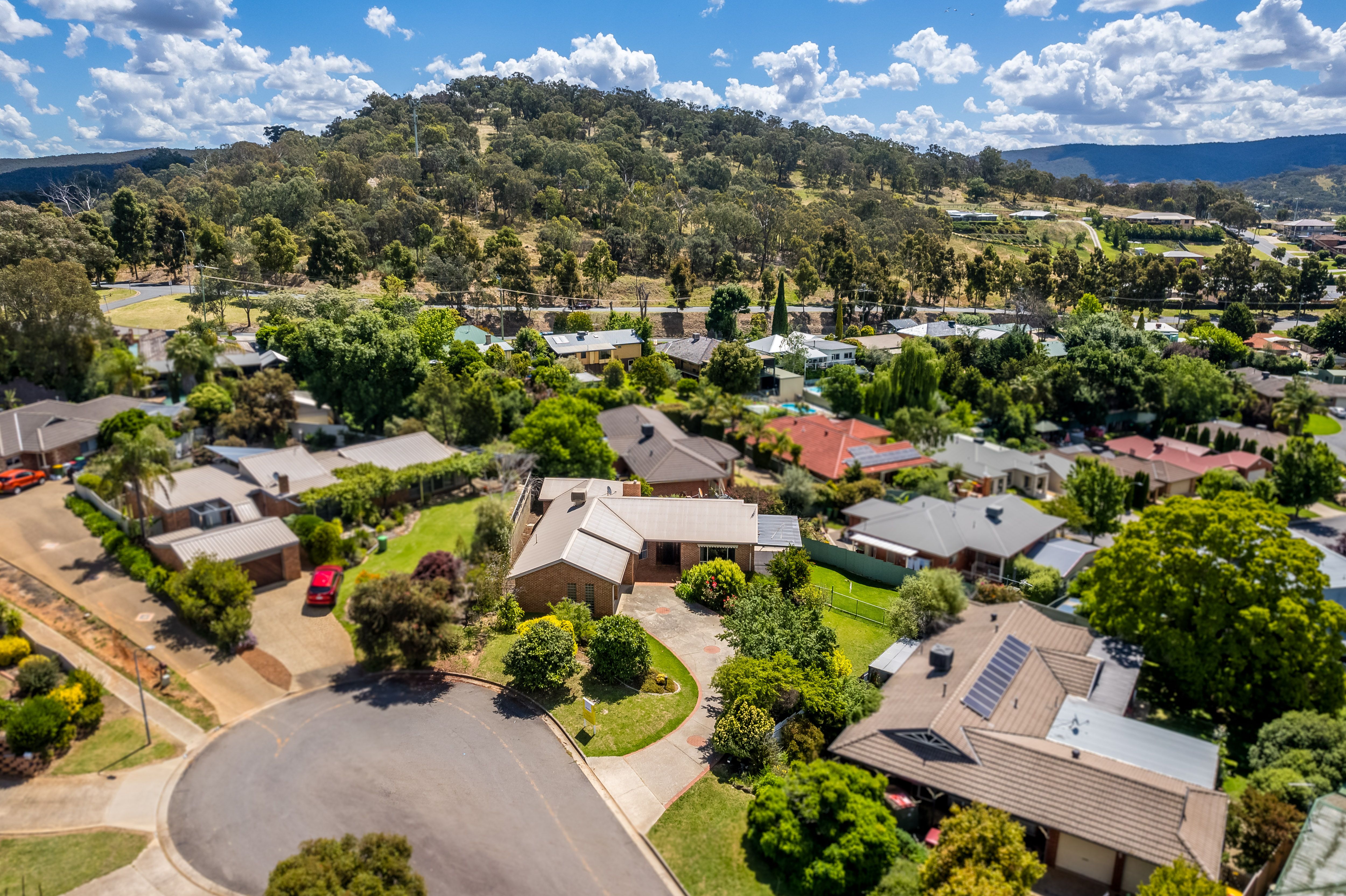 24 Hamilton Valley Court, Lavington NSW 2641