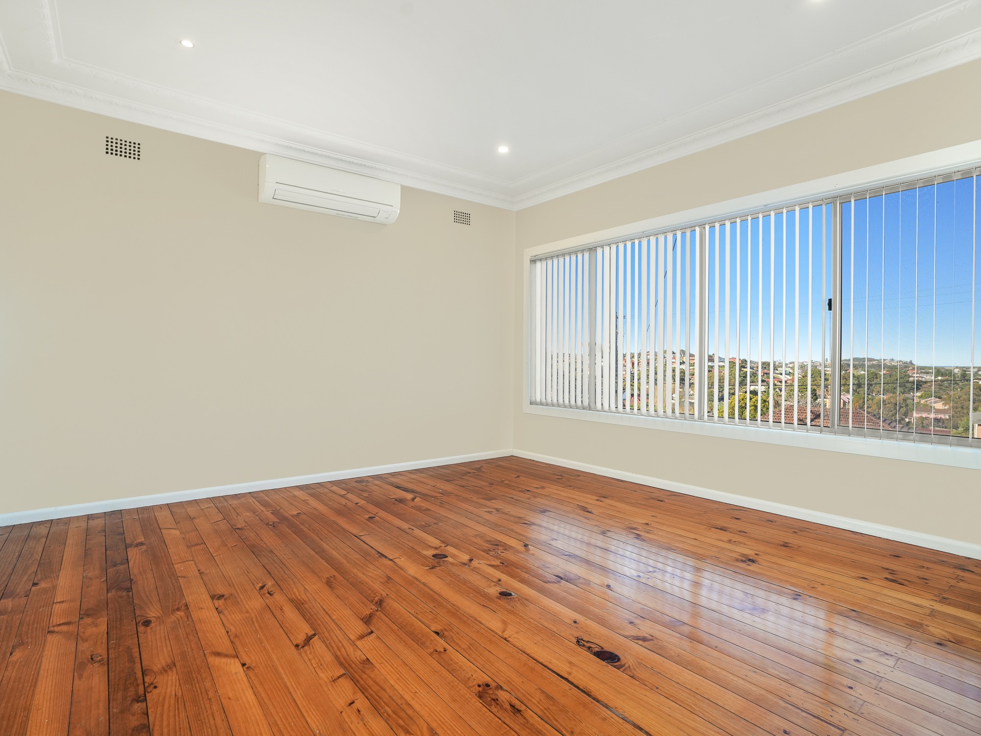 32 Canberra Road, Lake Heights, NSW 2502