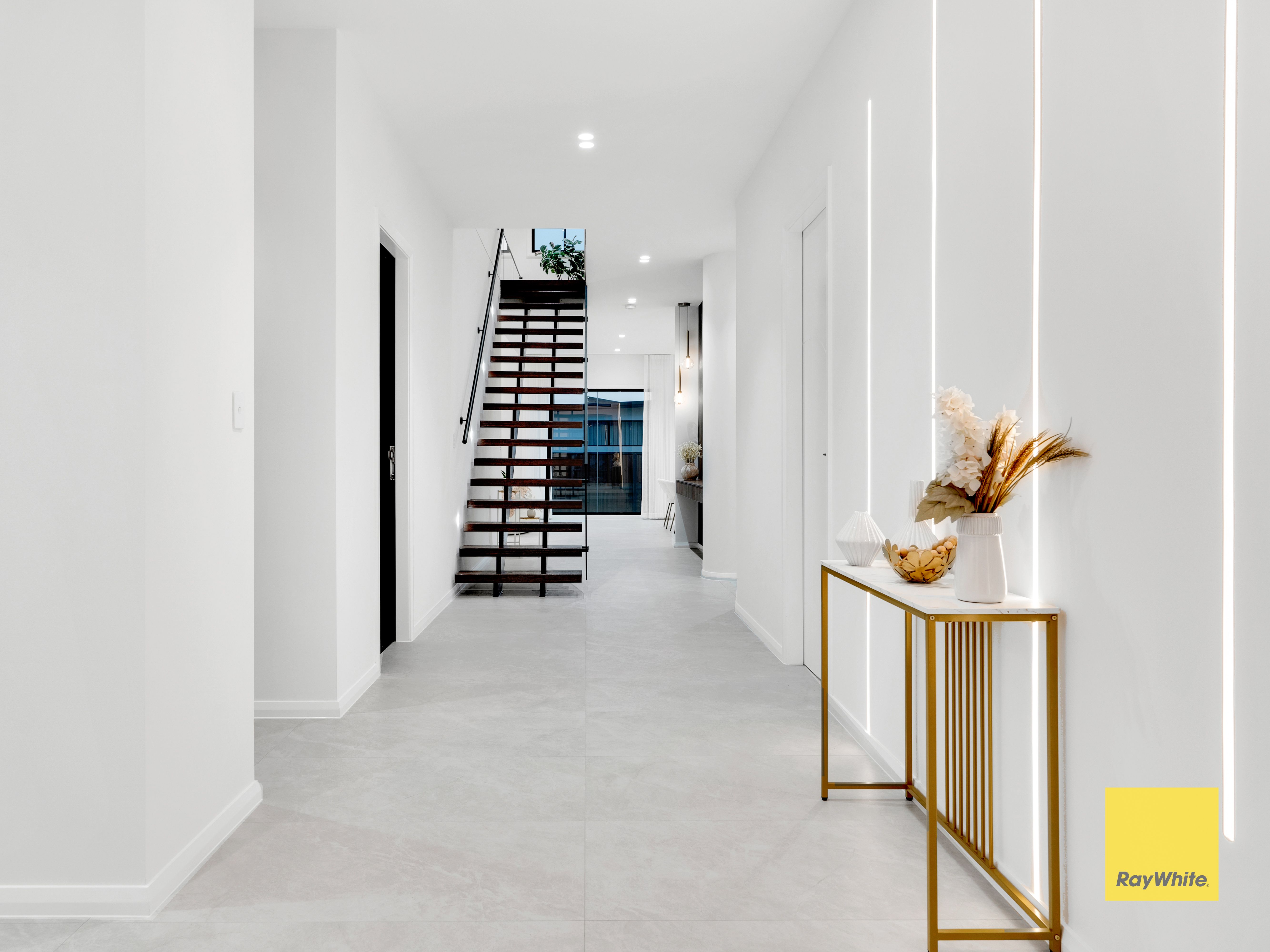 5 Ashgrove Road (Gables) — photo 9 of 29