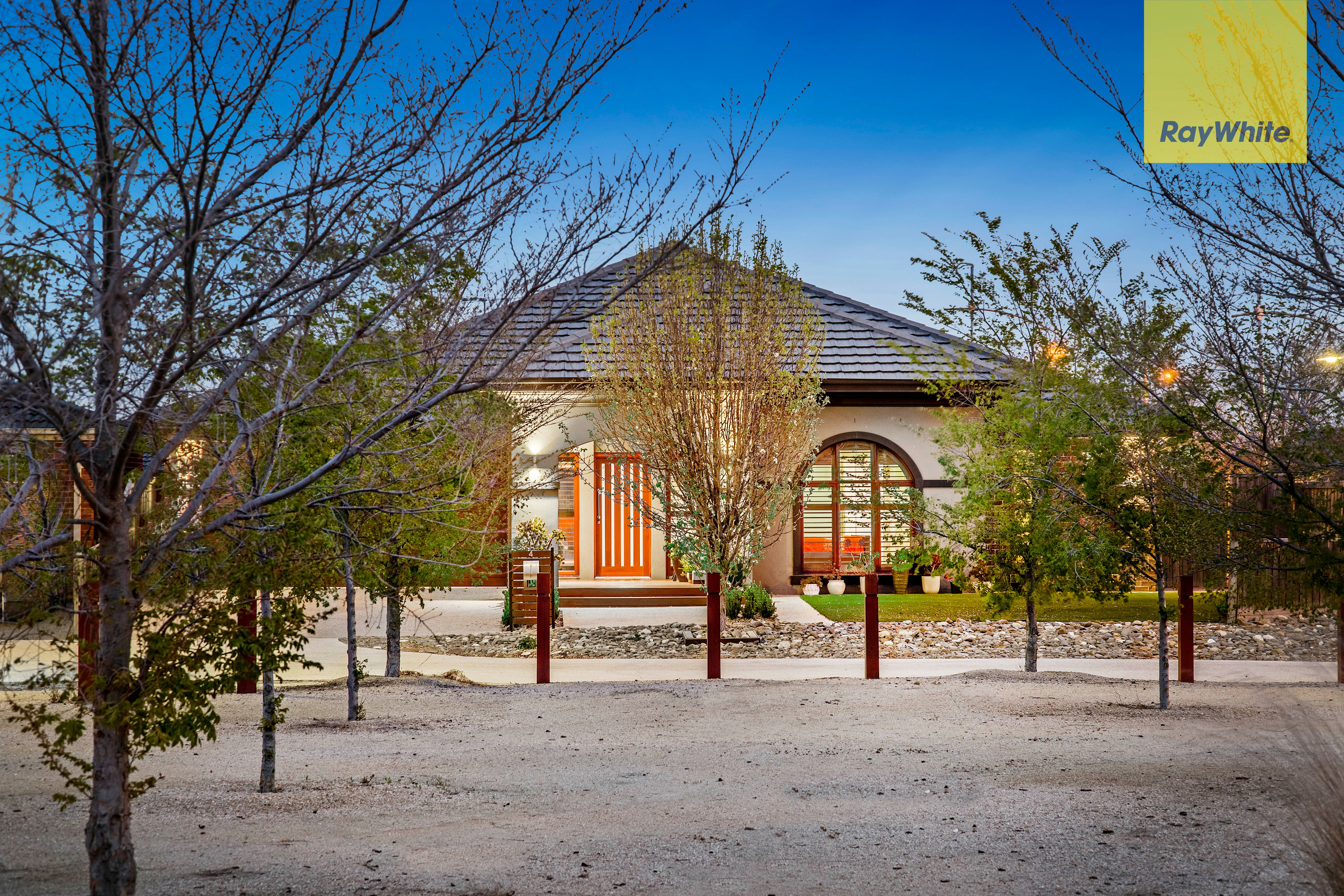 4 McMinn Place, Taylors Hill, VIC 3037