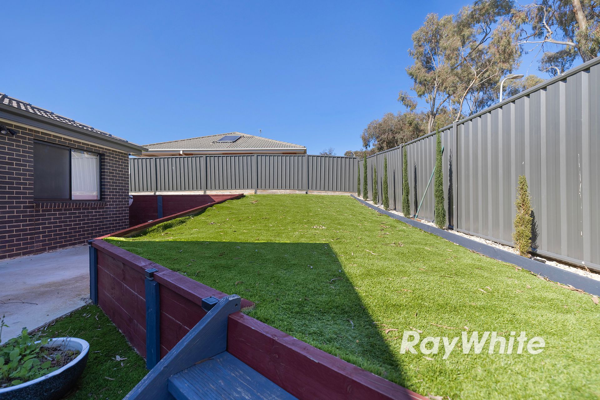 2 Daisy Street — photo 18 of 24