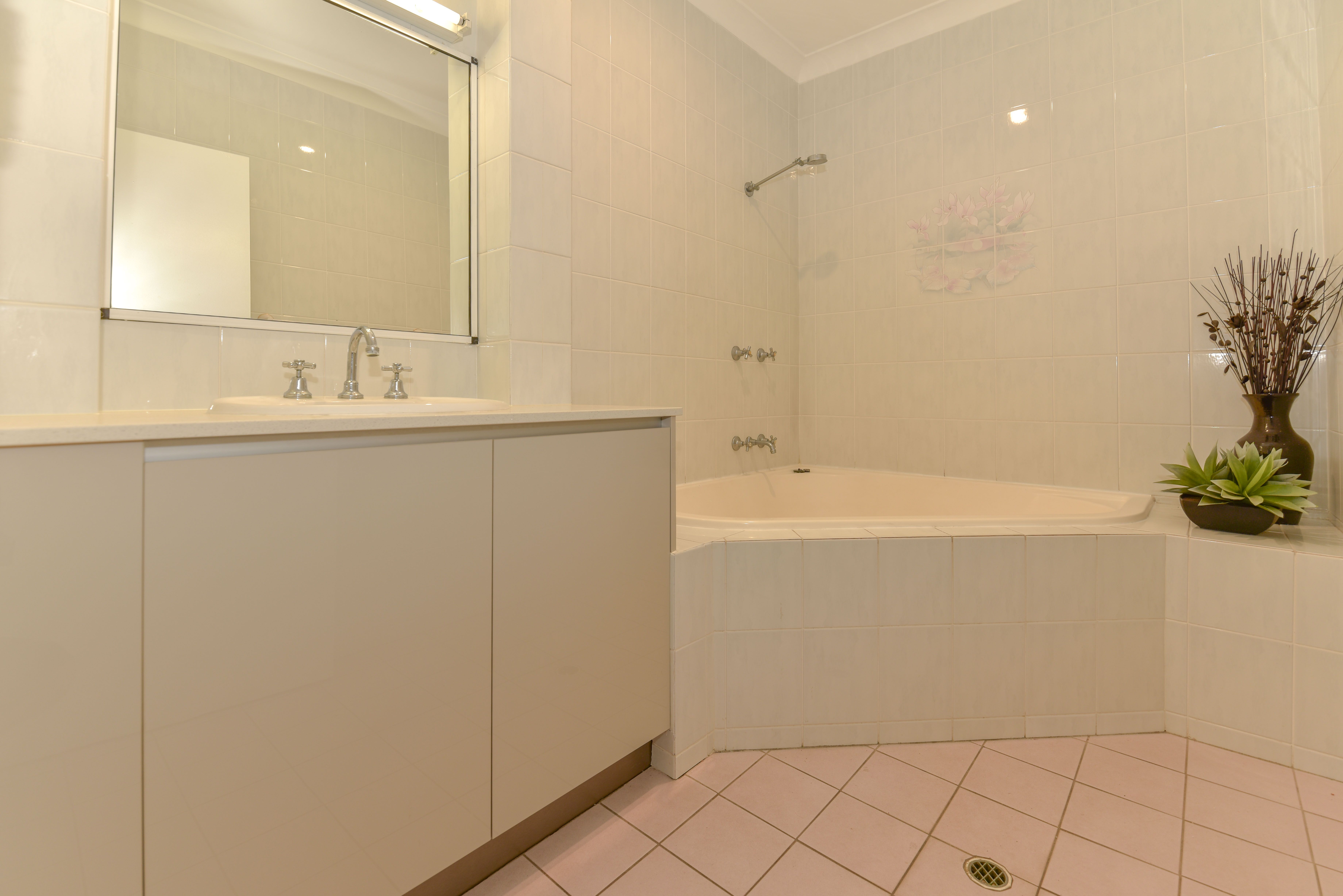 5/7 Hermitage Drive — photo 10 of 14