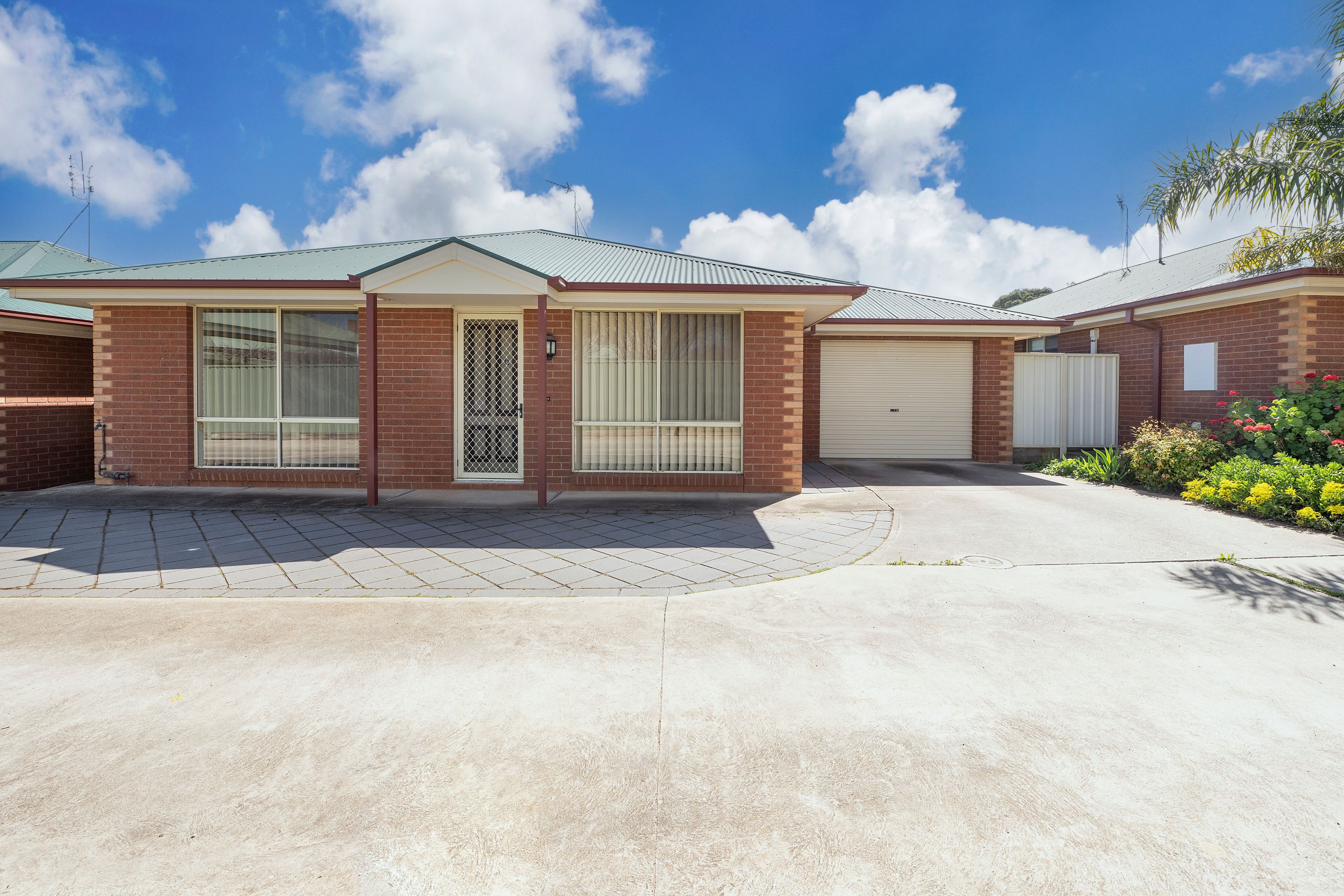2/131 Stradbroke Avenue — photo from Ray White Swan Hill