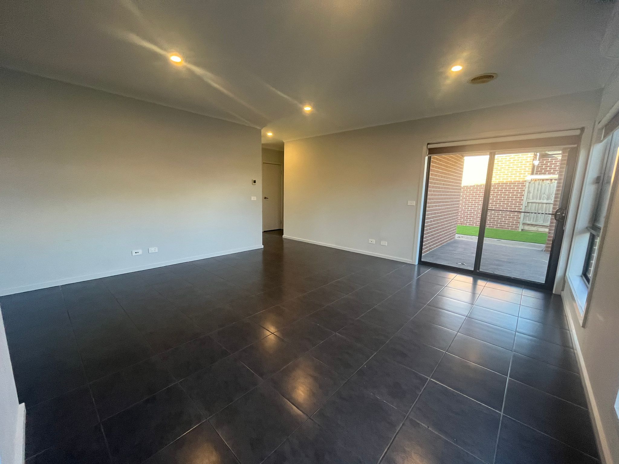 18 Harker Esplanade — photo 4 of 14