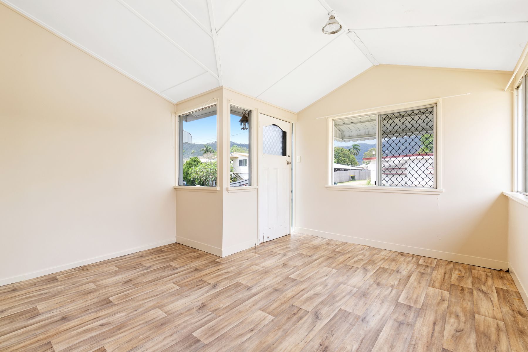 11 Pilkington Street, Koongal, QLD 4701