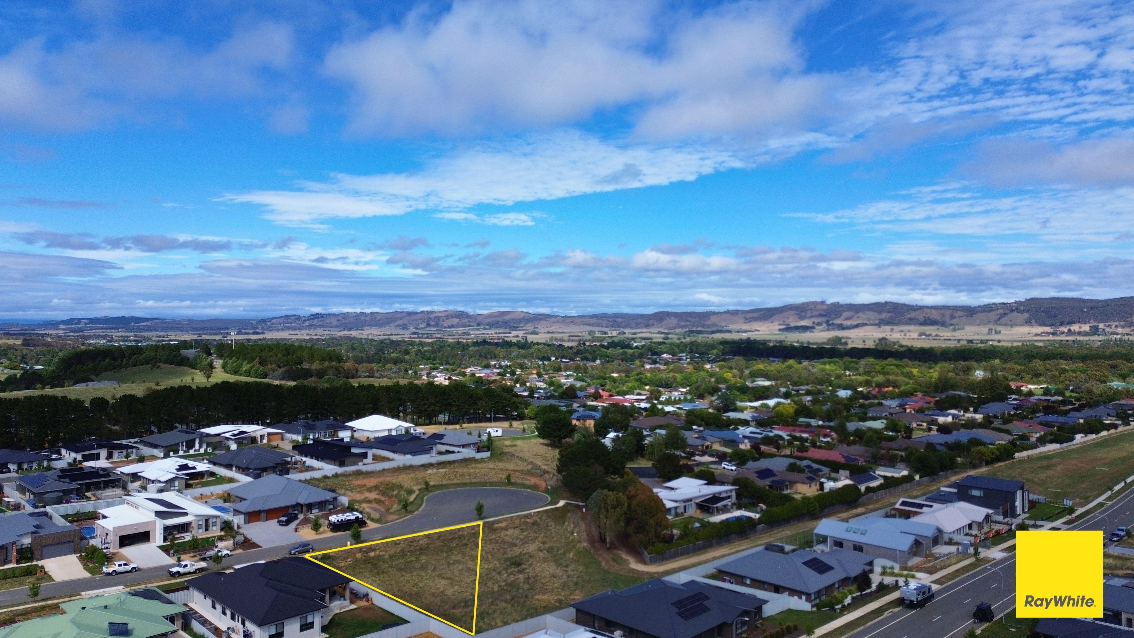 6 Strathmore Place, Bungendore, NSW 2621