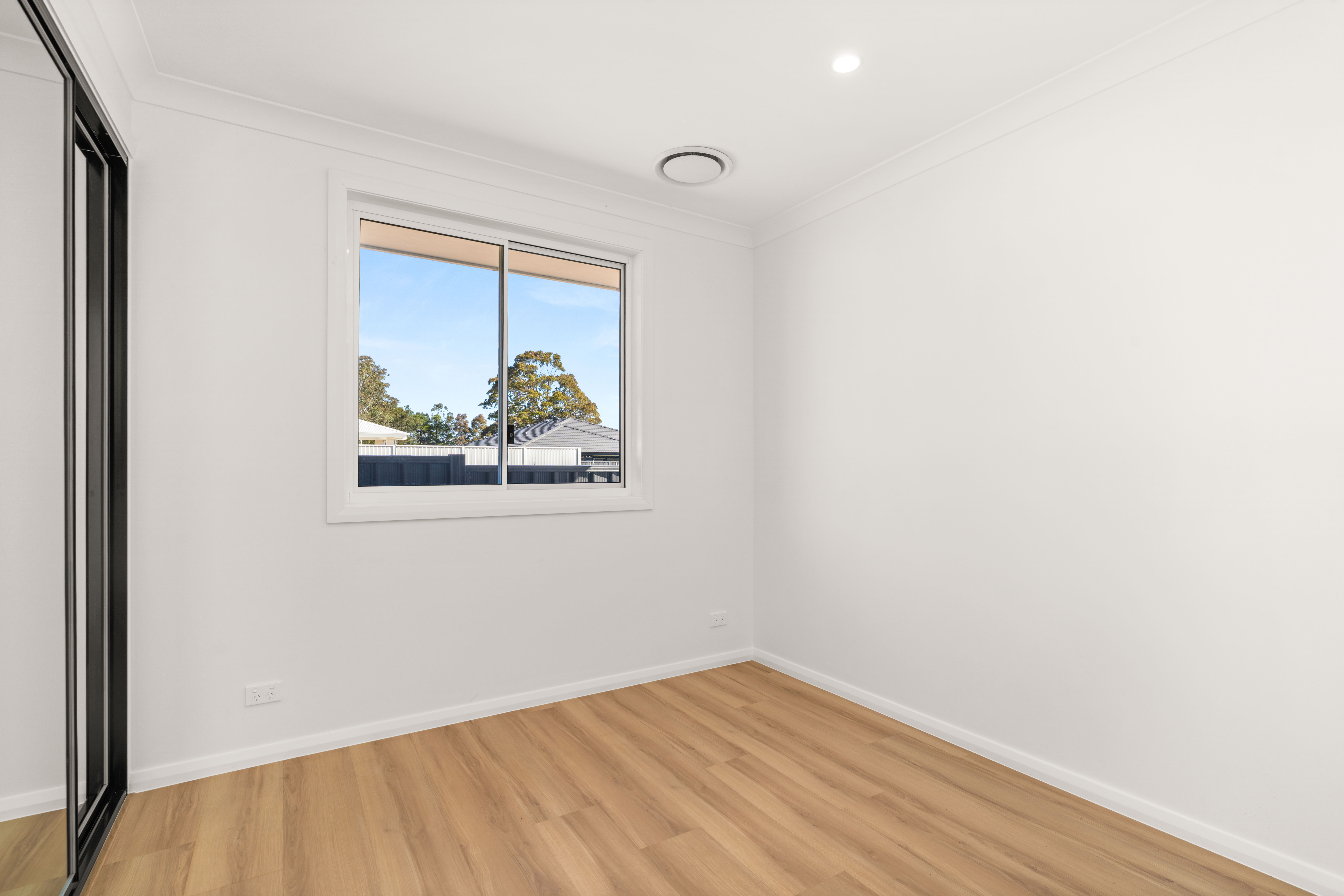 32 Myrtle Drive — photo 8 of 10