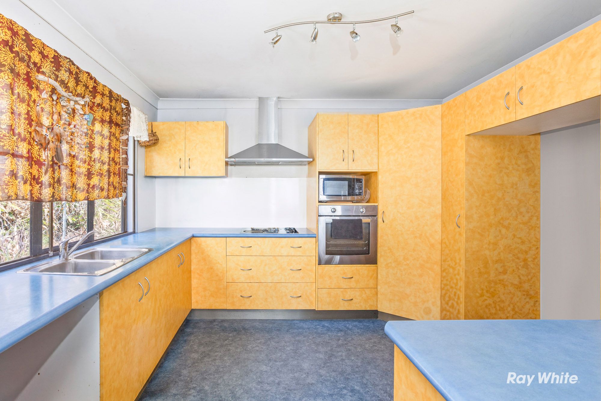 25 Cokas Avenue — photo 4 of 21