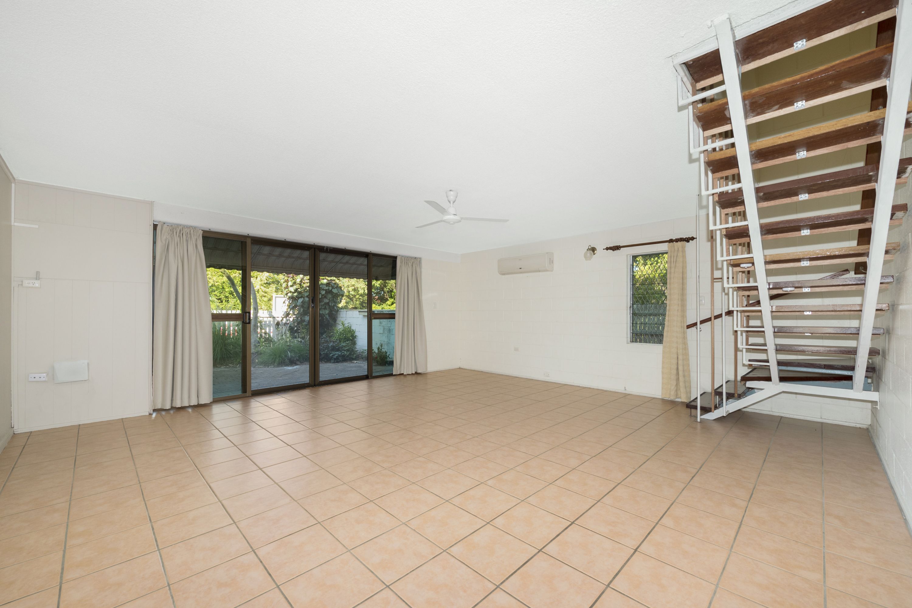 2/74 Paxton Street, North Ward, QLD 4810