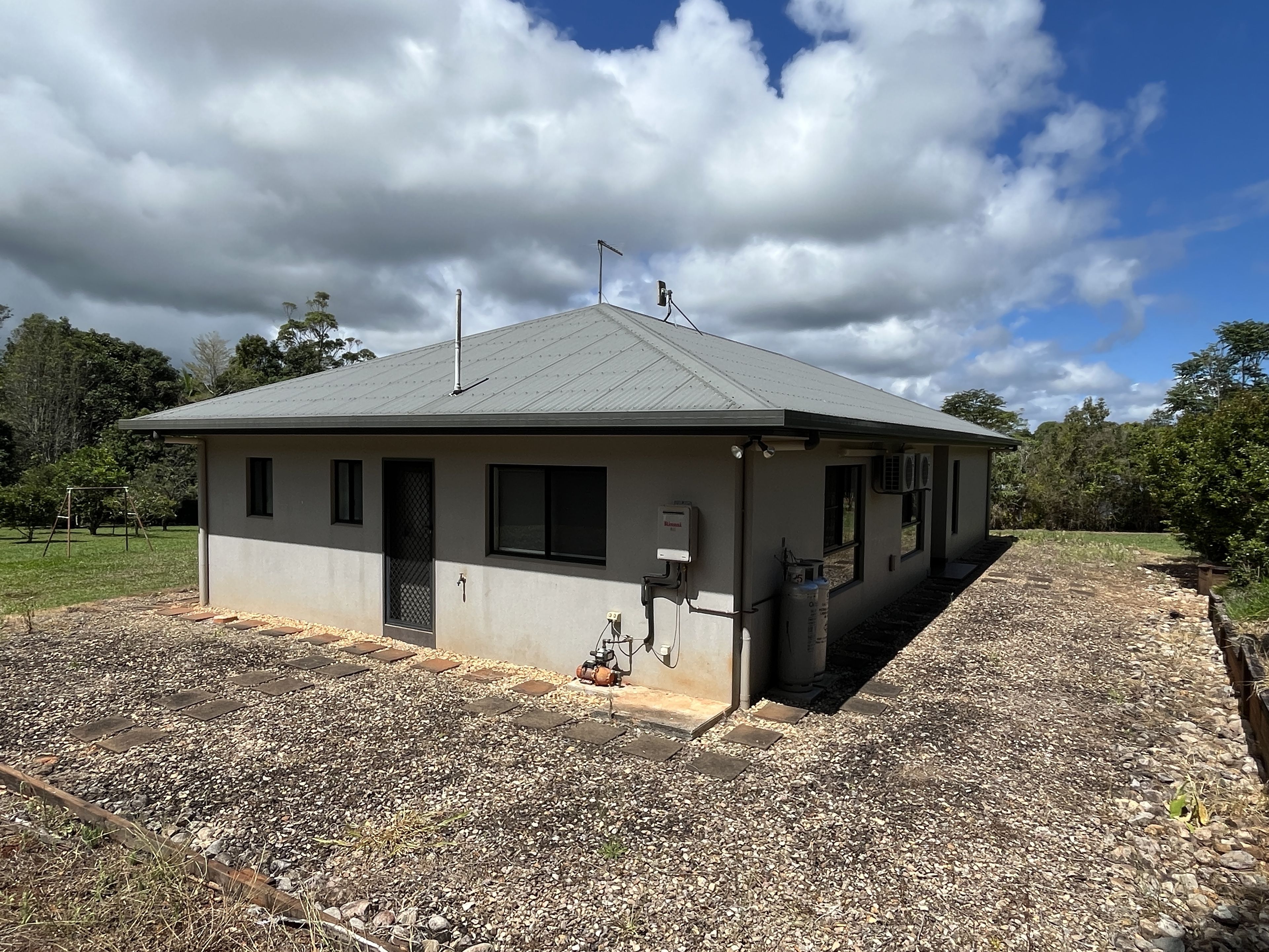 18 Russell Road West — photo 15 of 17