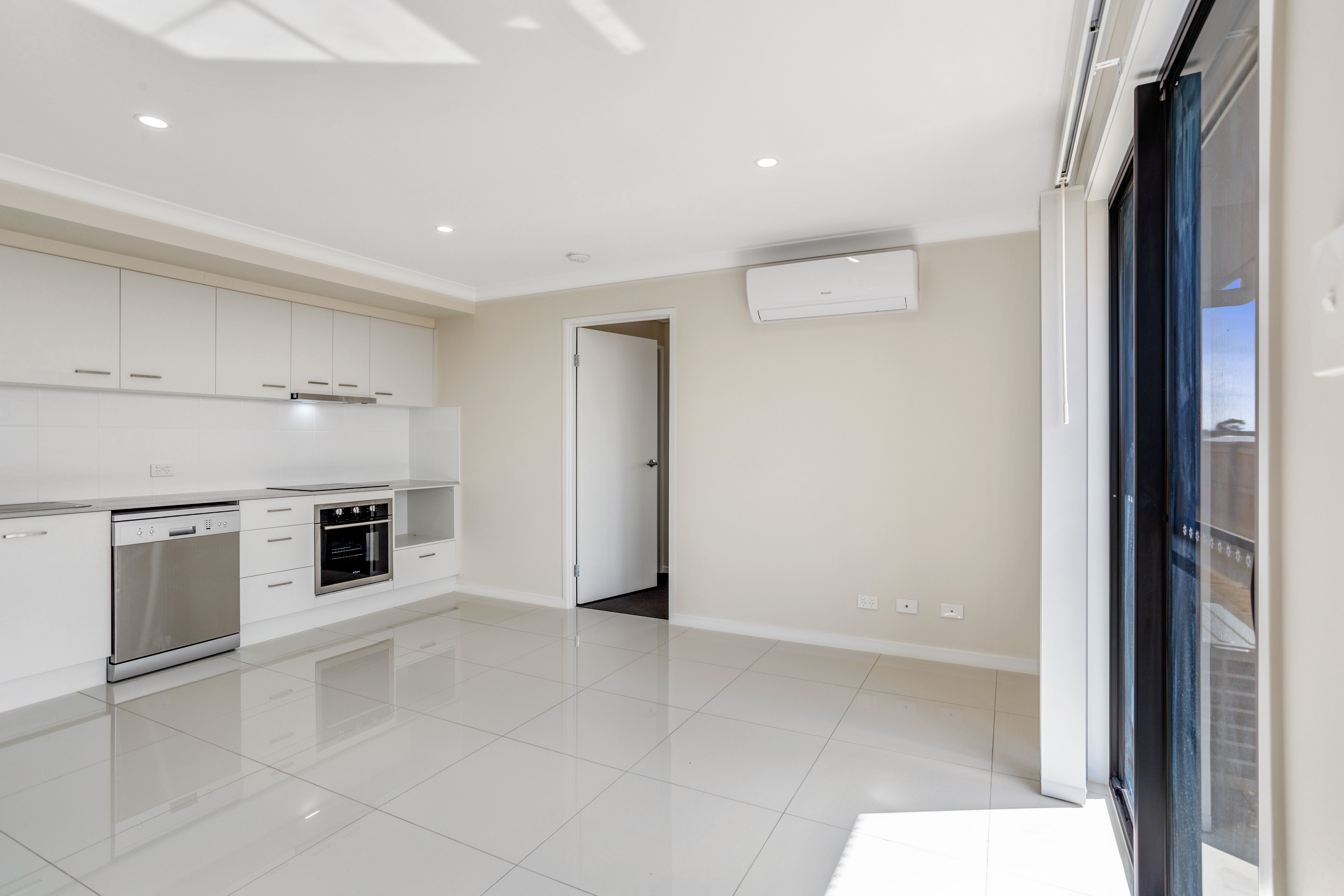 2/27 Myrtleford Crescent, Cambooya, QLD 4358