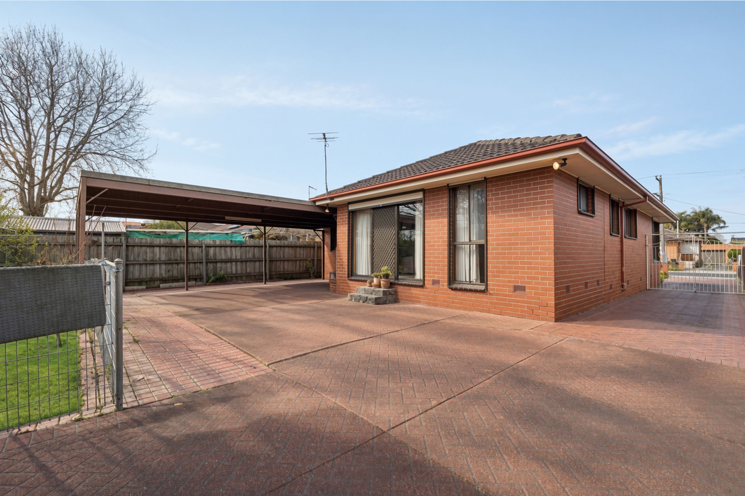 8 Robins Avenue — photo 12 of 13