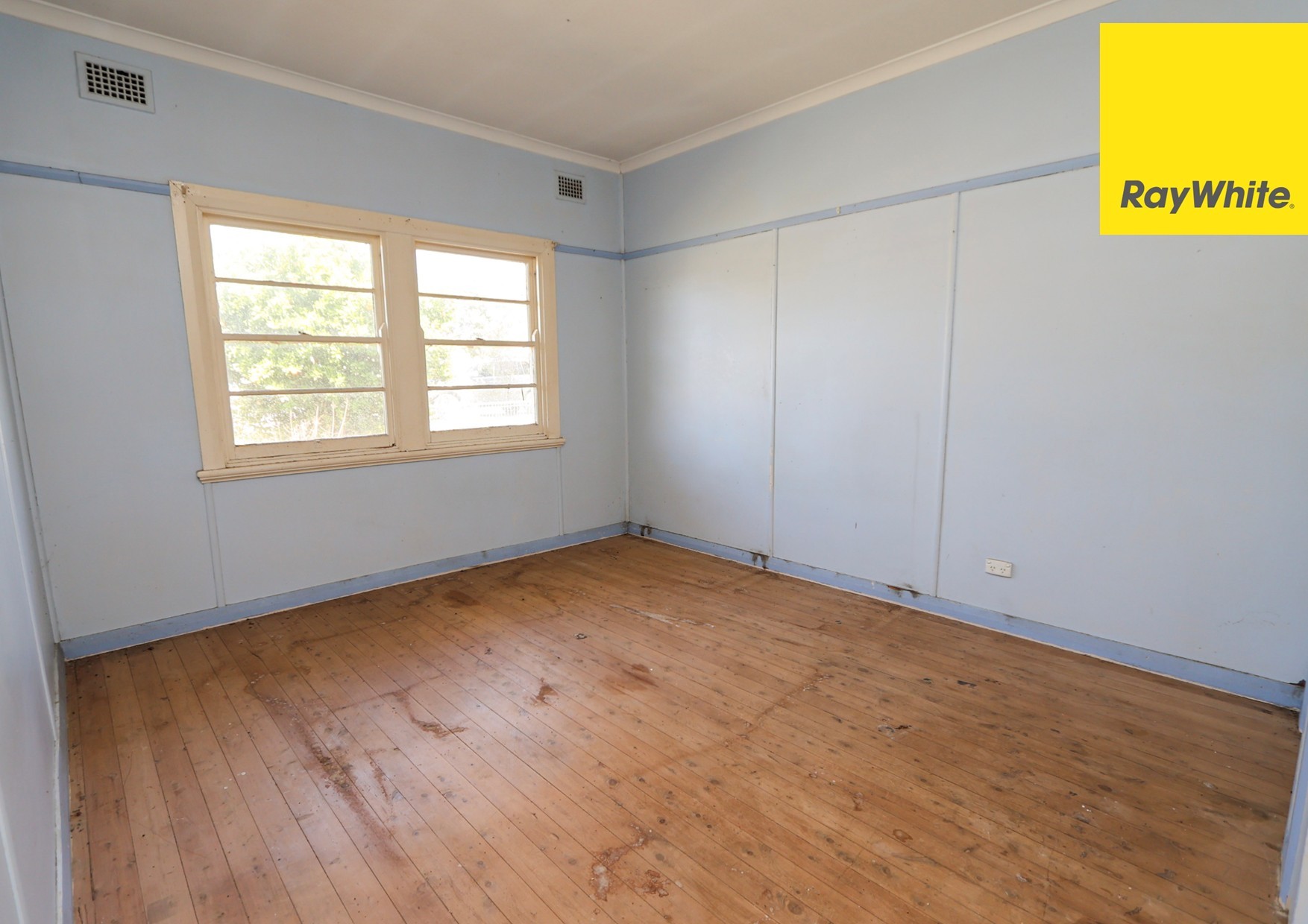 8 Besley Street, Ashford, NSW 2361