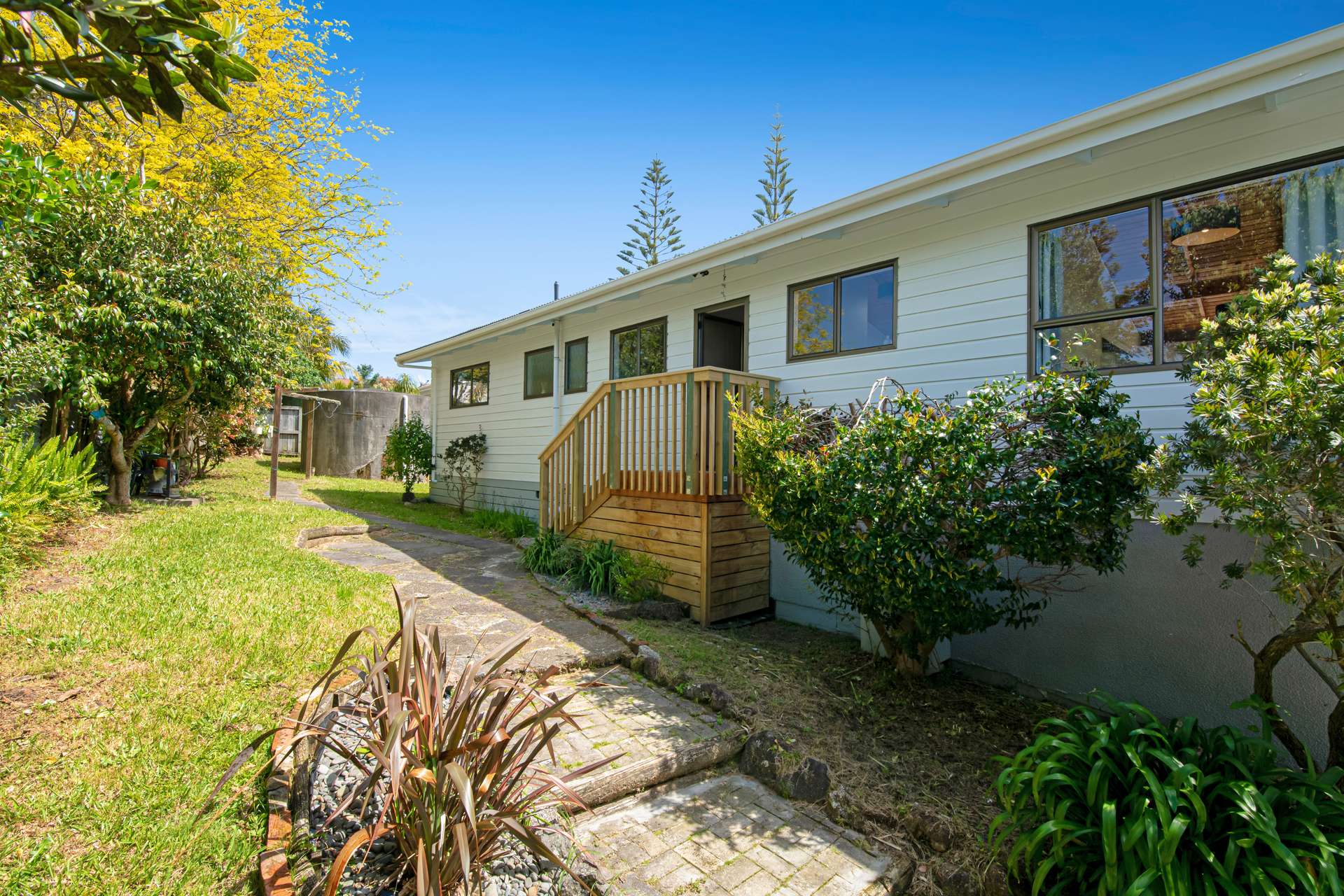 16 Dobell Road photo 2