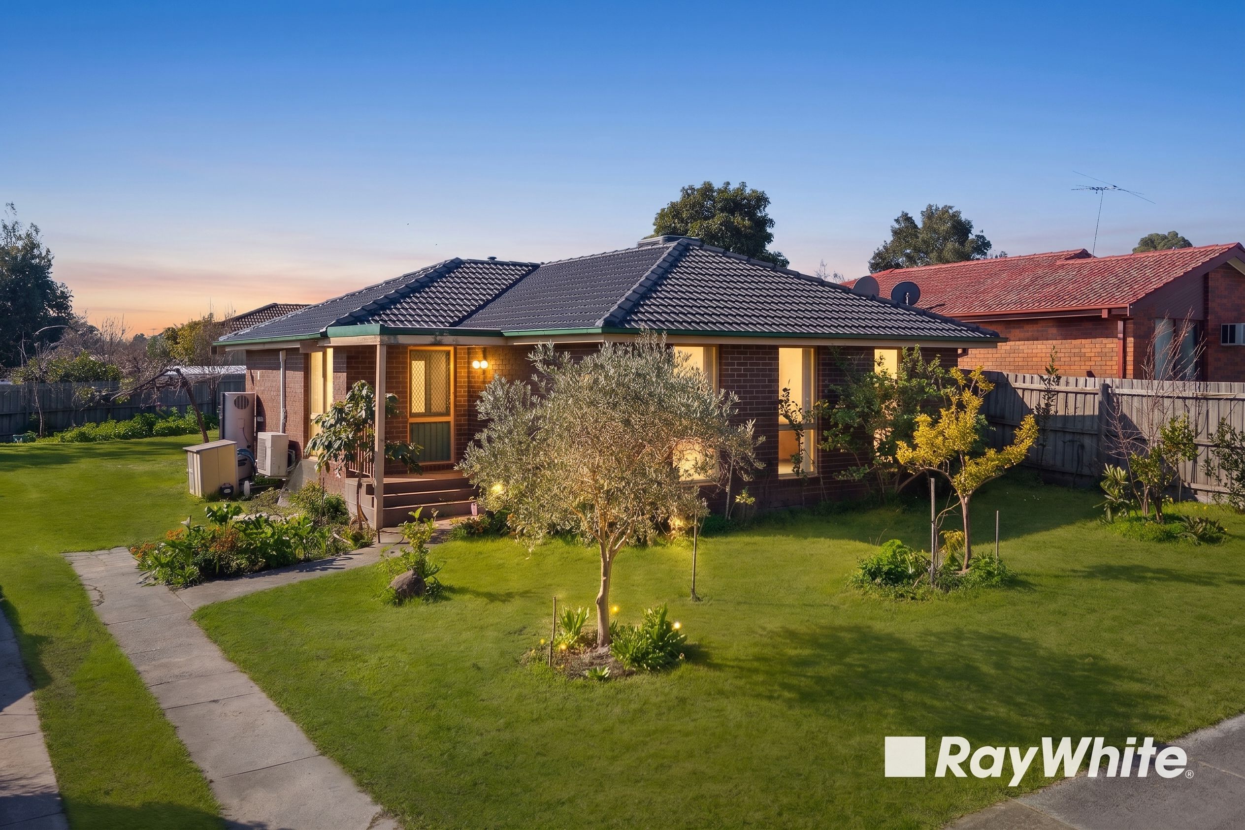 207 James Cook Drive, Endeavour Hills, VIC 3802