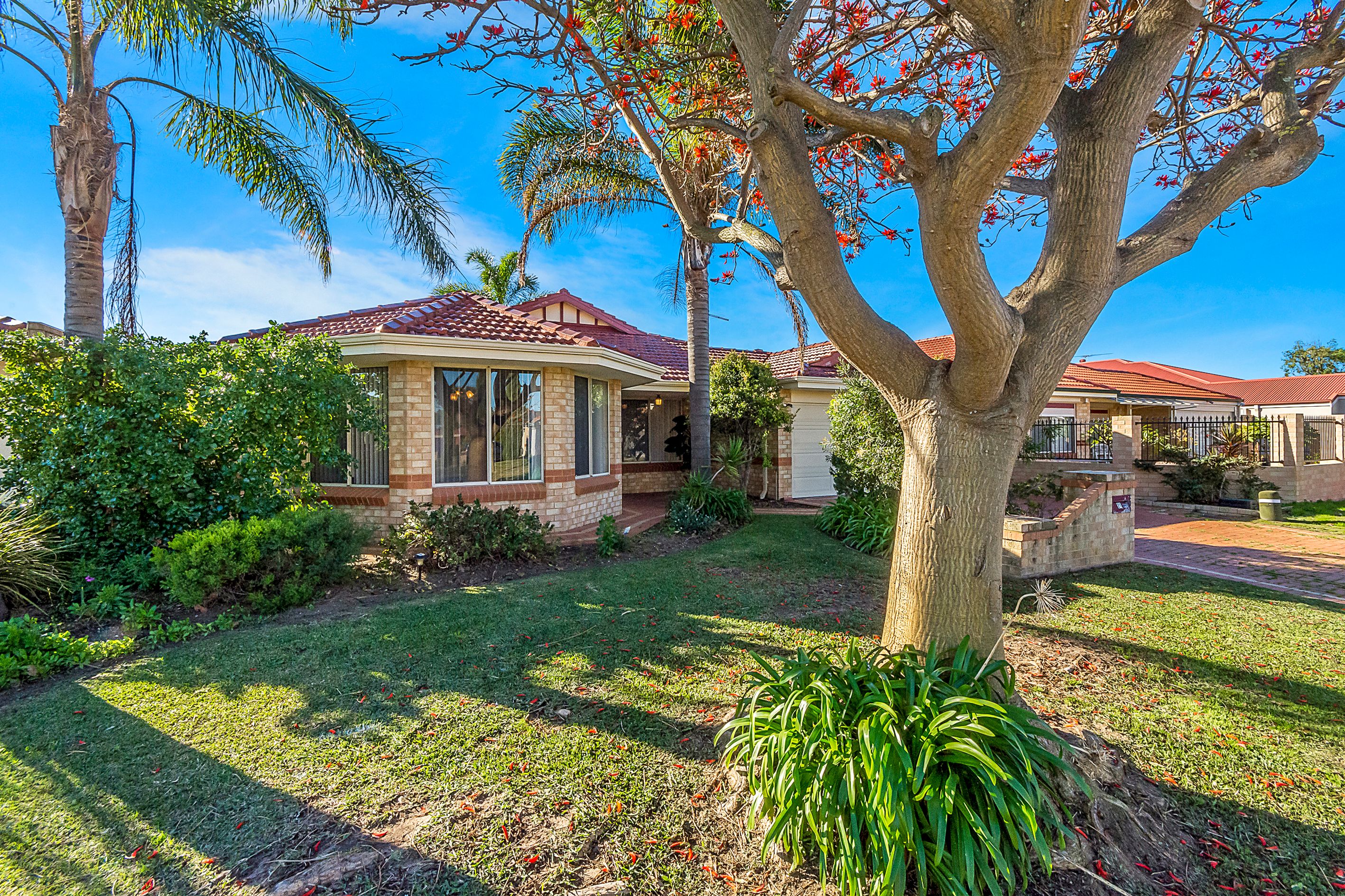 21 Ritchie Drive, Rockingham, WA 6168