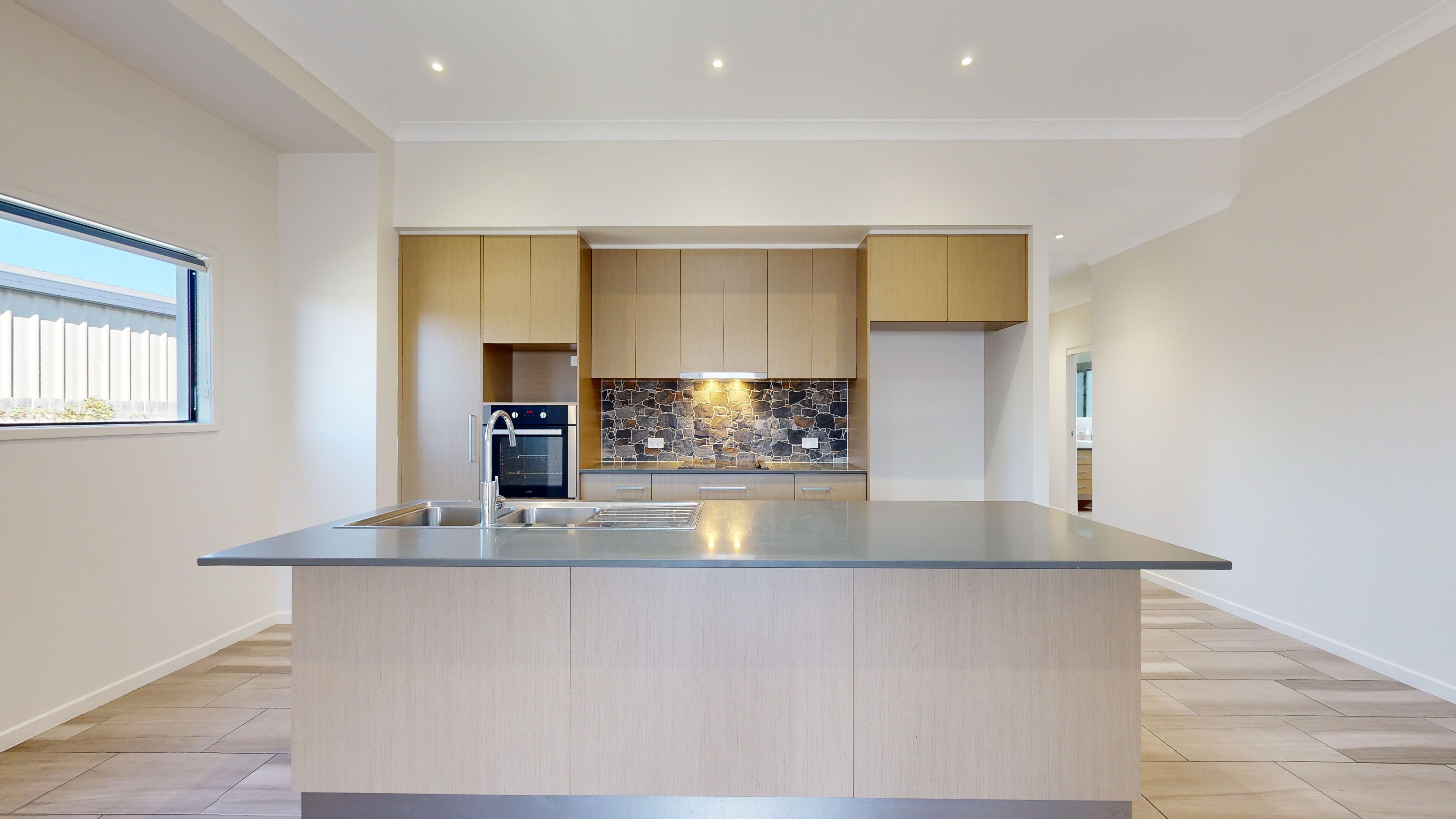 17 Barnfield Street, Mount Low, QLD 4818