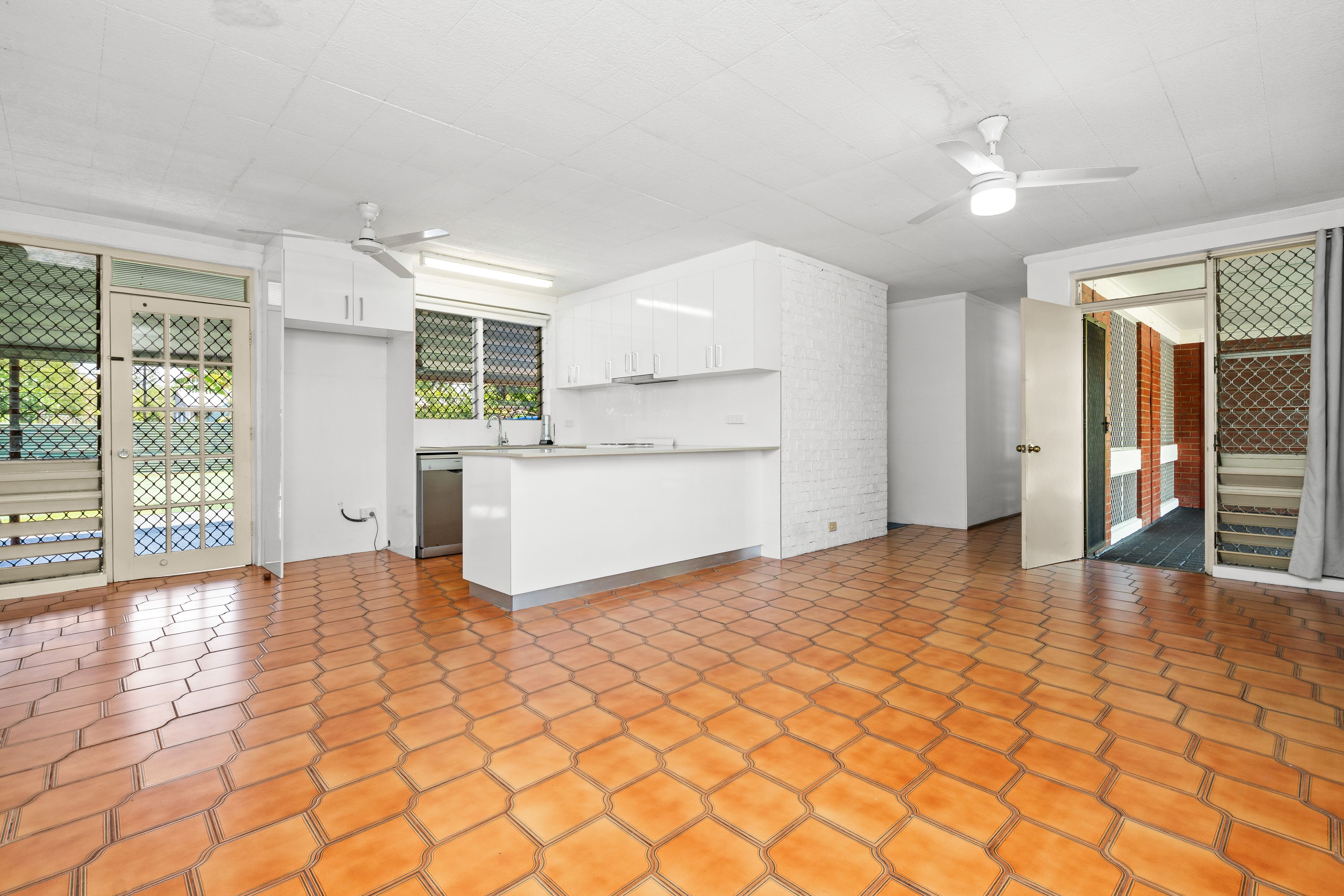 35 Carpentier Crescent — photo 4 of 13