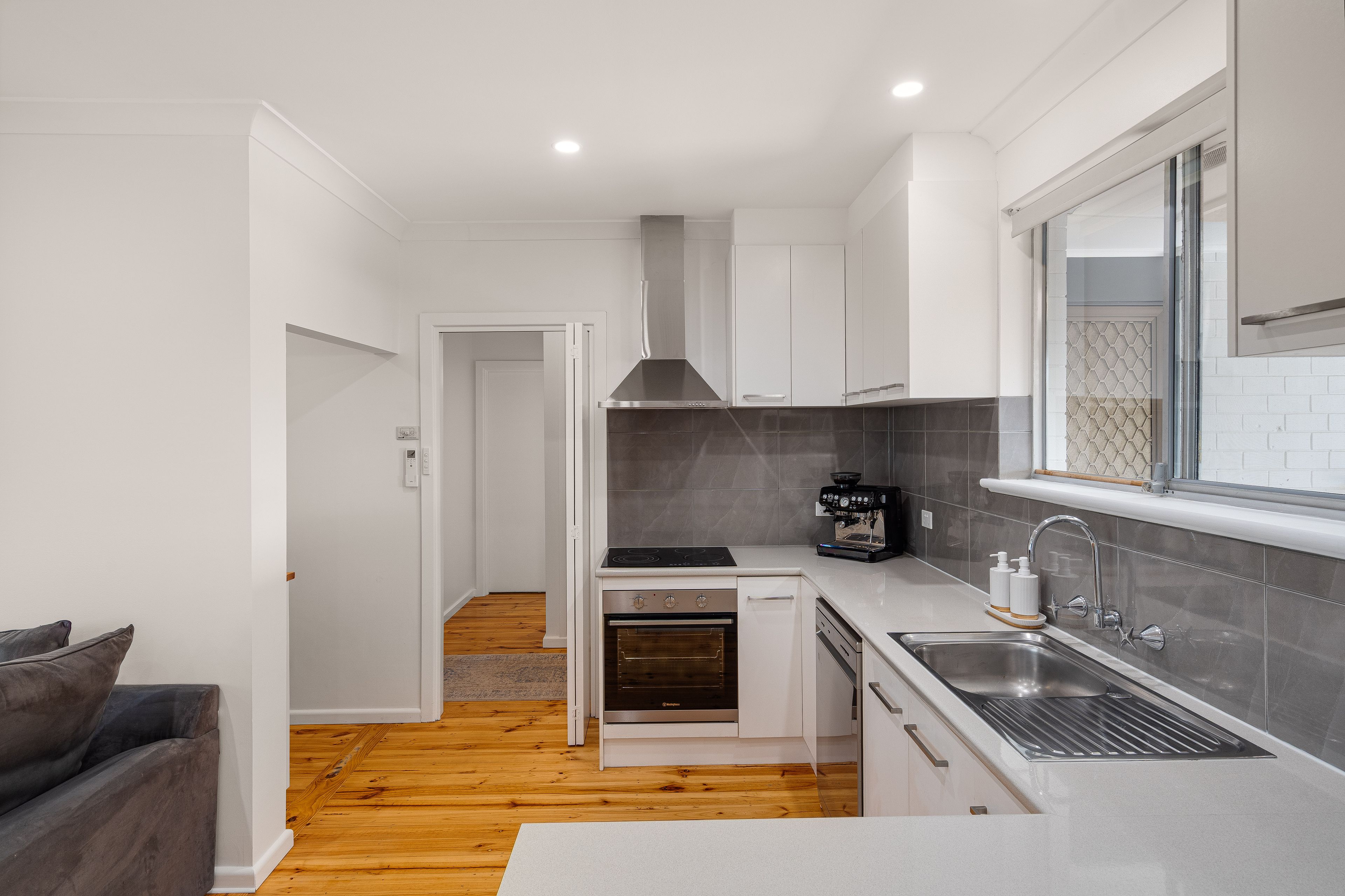 16 Graham Avenue — photo 9 of 24