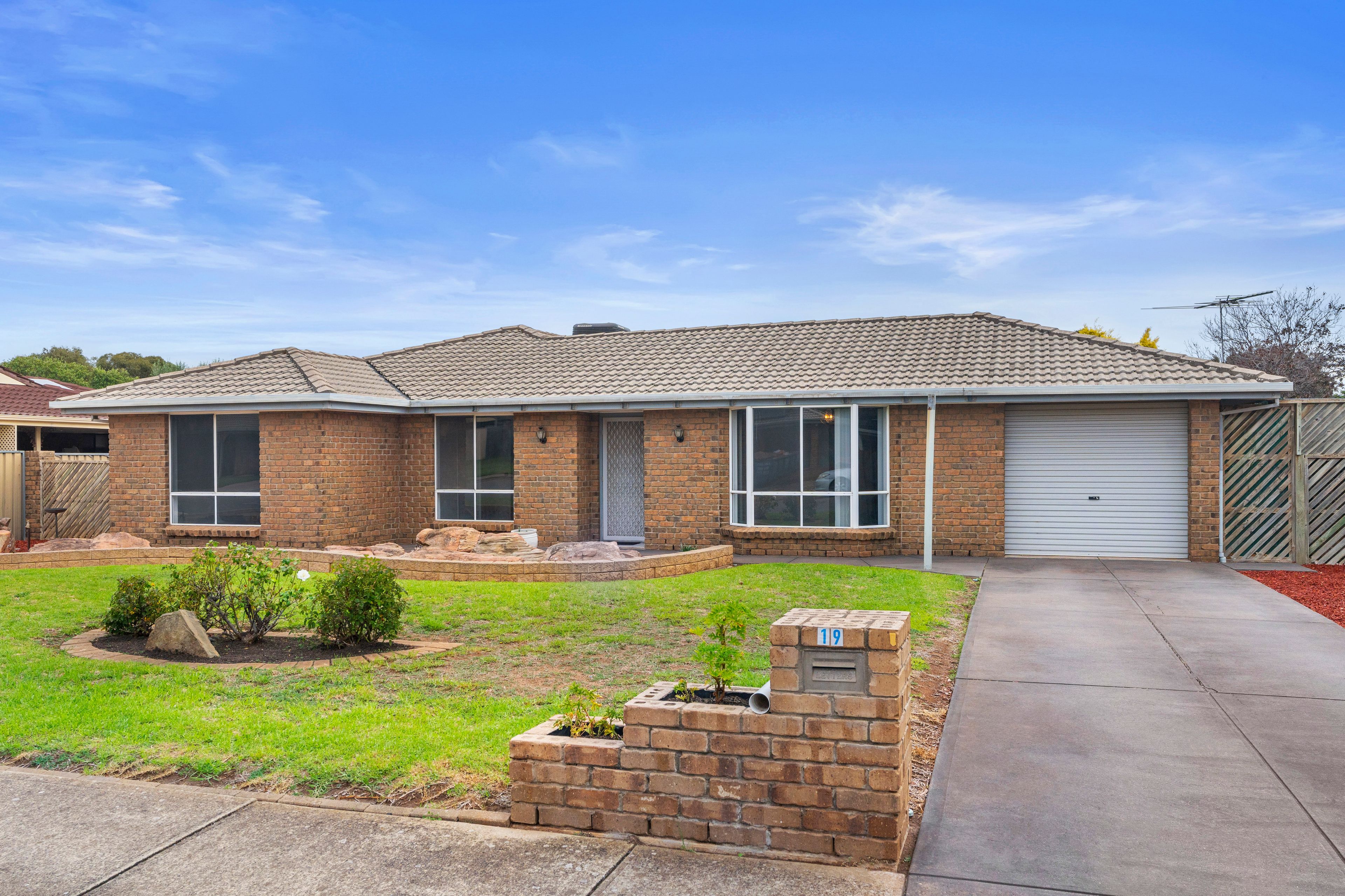 19 Nannigai Drive, Hallett Cove, SA 5158