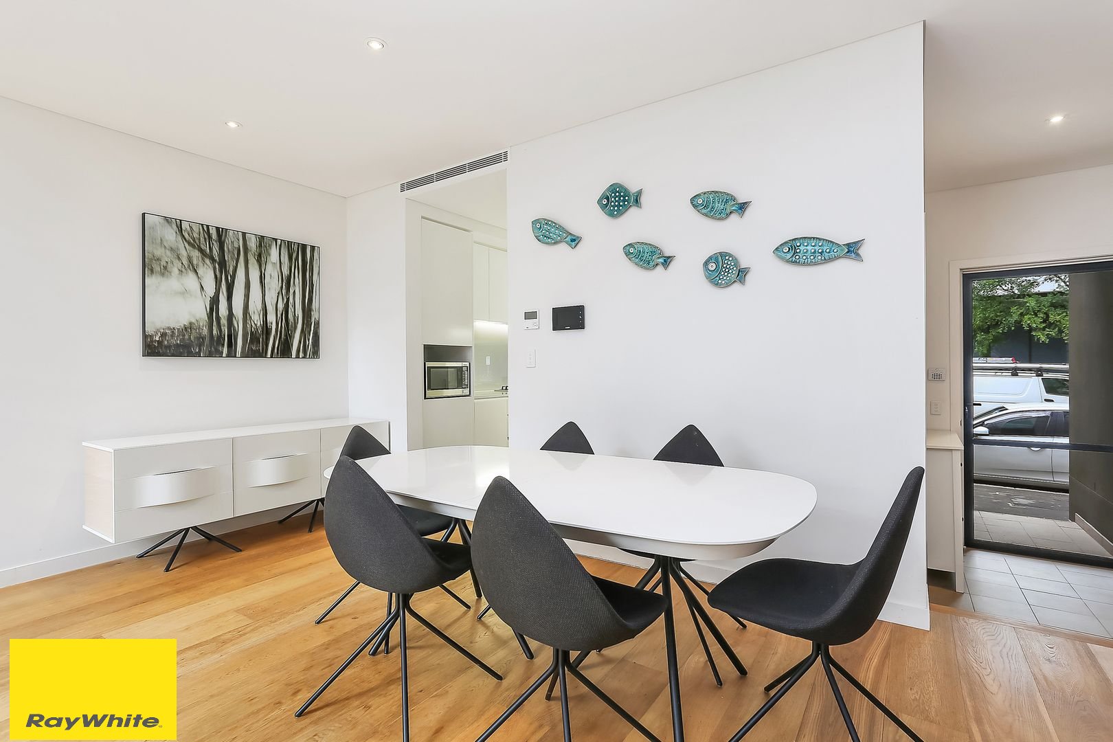 1 Victoria Park Prade — photo 4 of 5