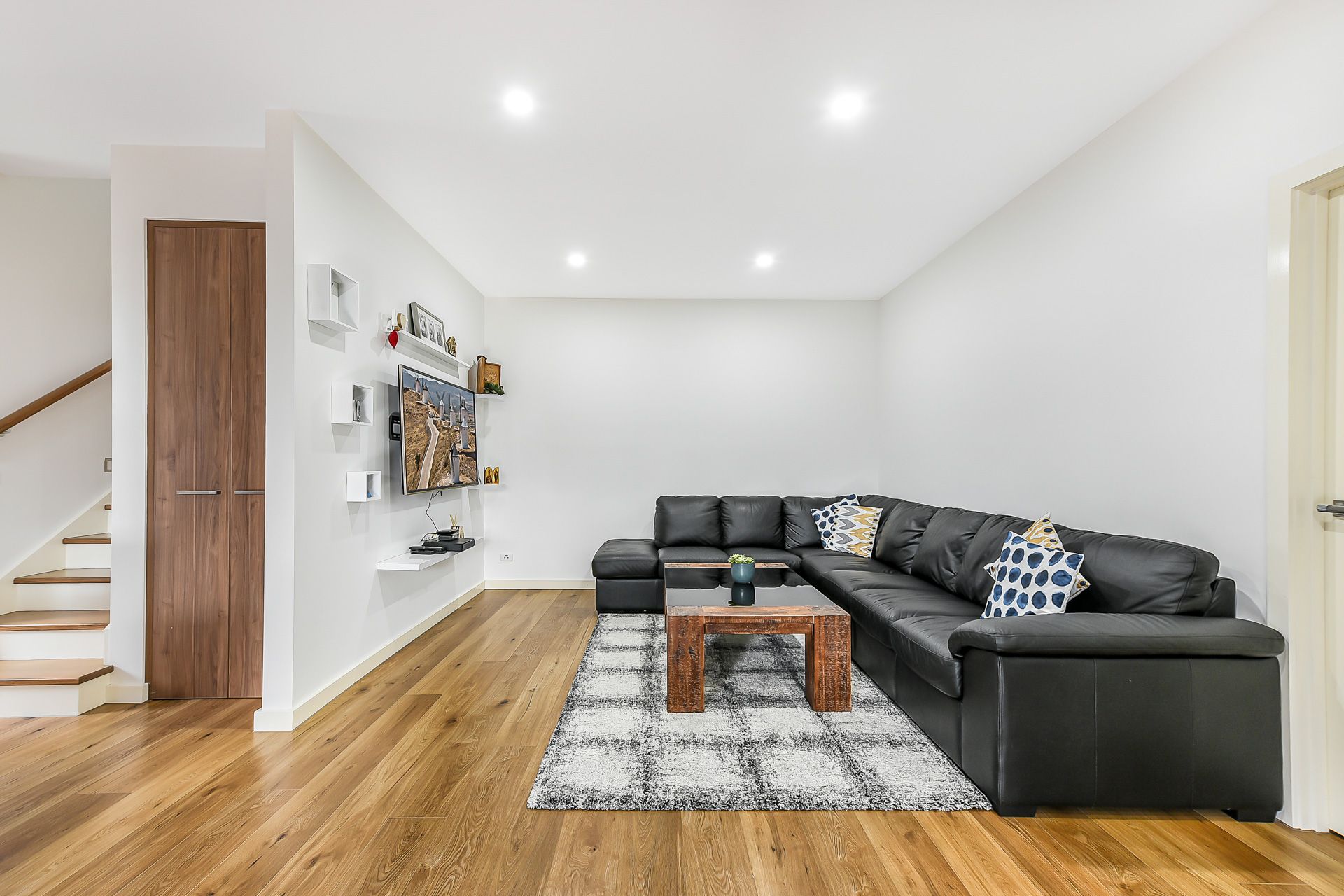 2/56 Essex Park Drive, Endeavour Hills, VIC 3802