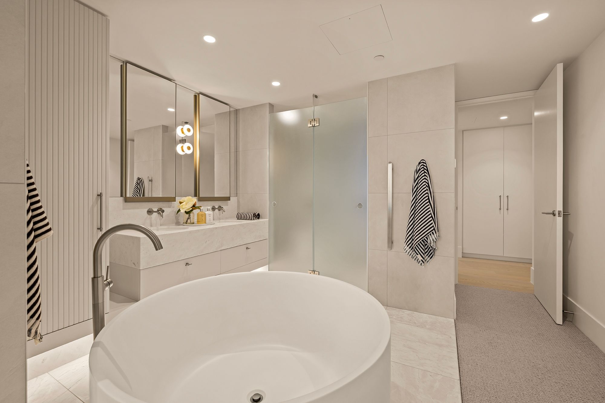 2404/7 Northcliffe Terrace — photo 25 of 30