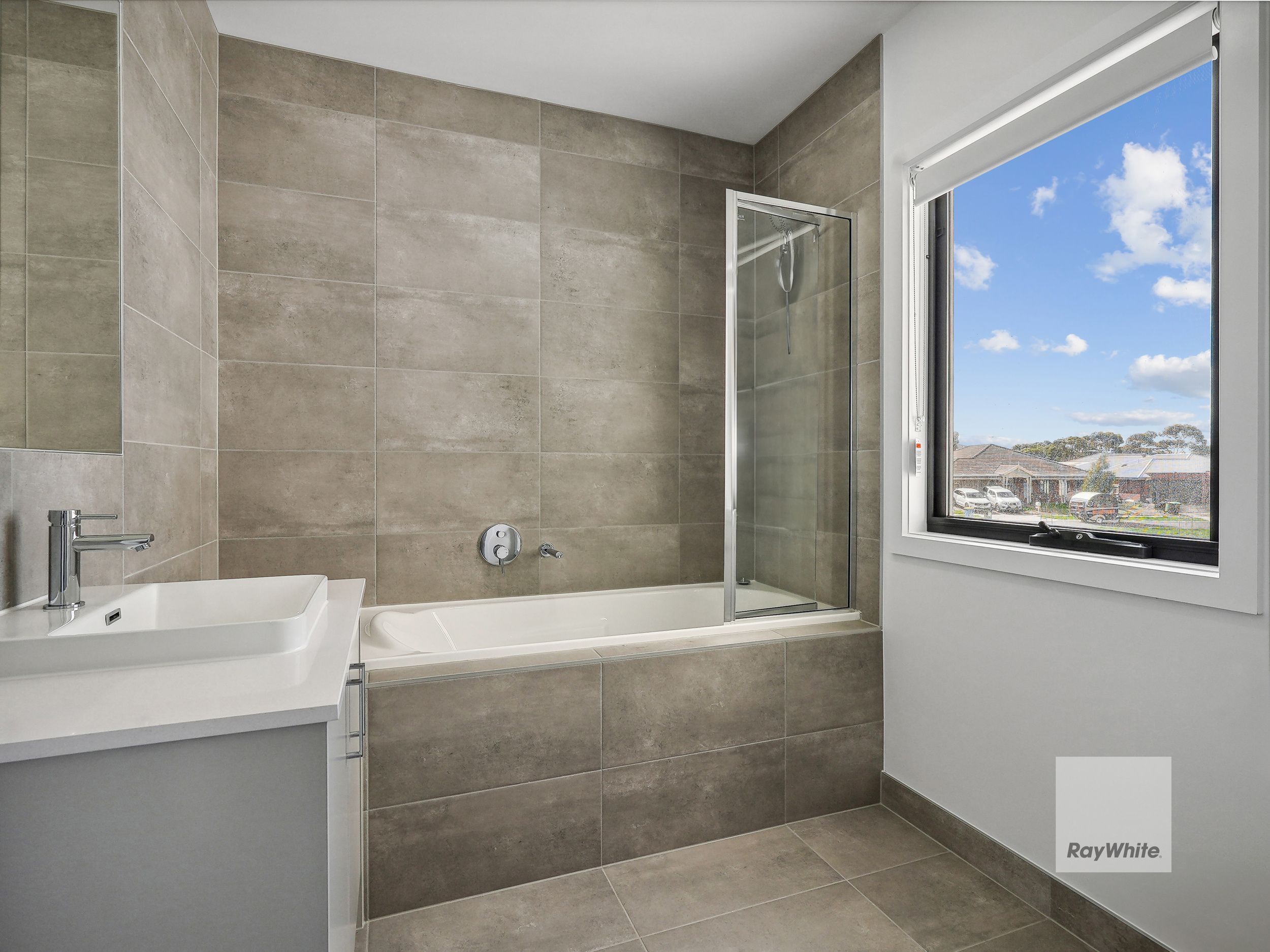 1/750 Elizabeth Drive — photo 8 of 9