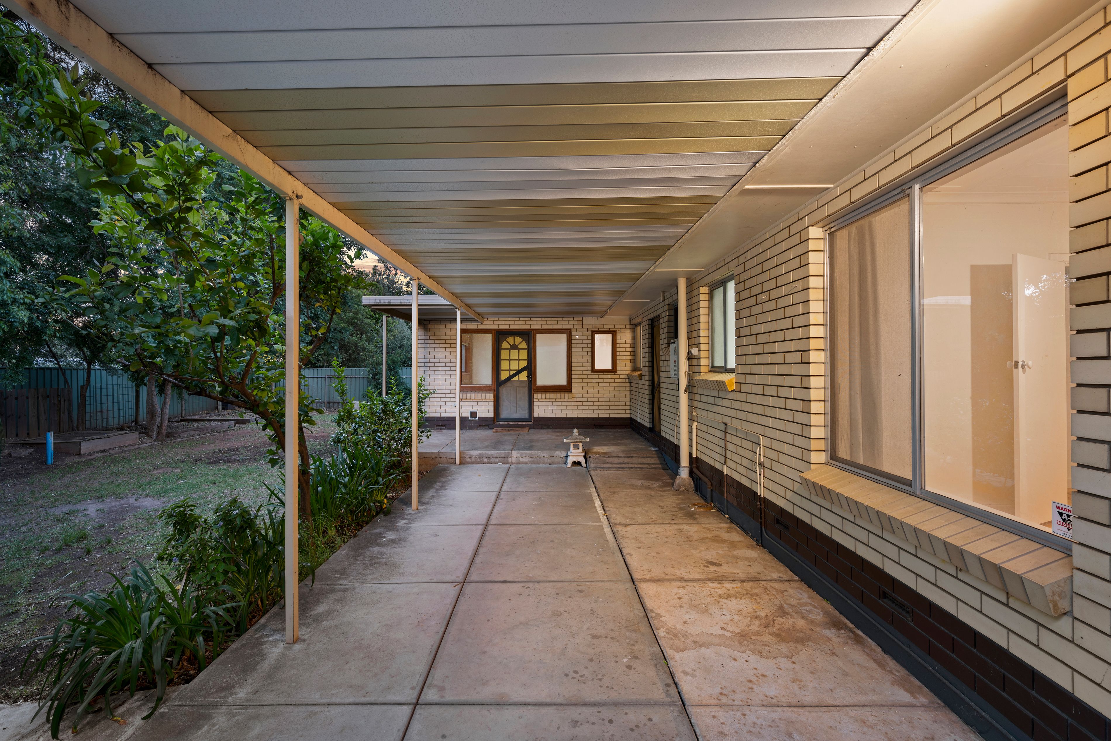 8 Hamish Grove — photo 23 of 27