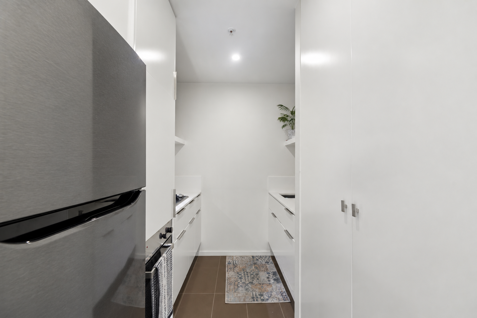 311/112 Pier Street — photo 3 of 28