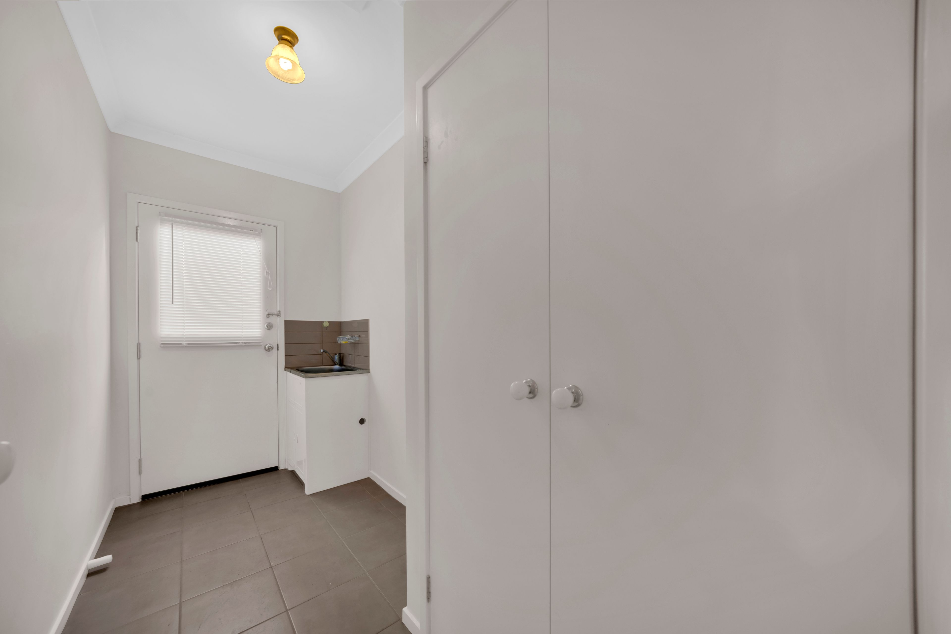 28 Lockhart Street — photo 12 of 17