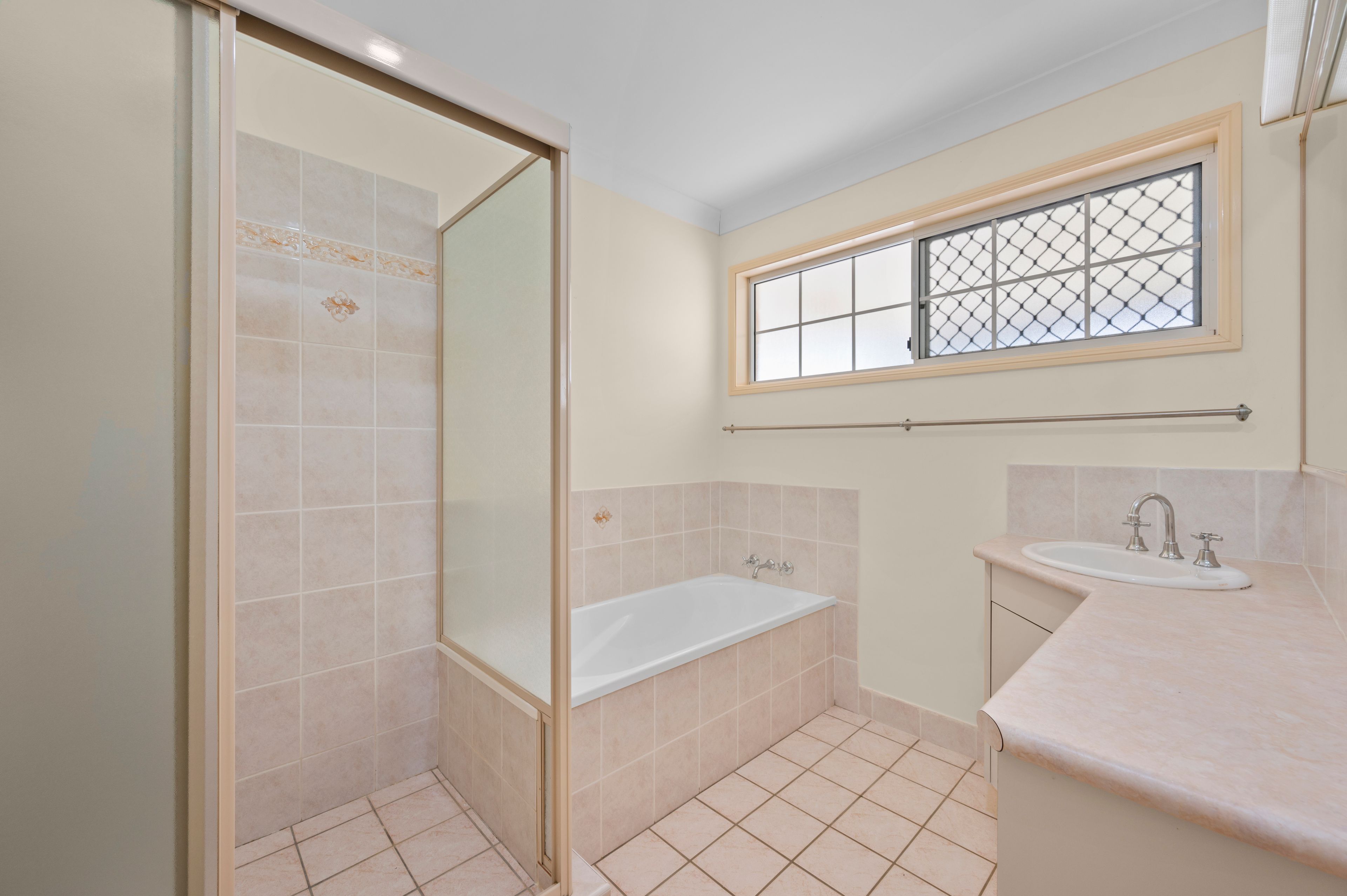 44 Greenwood Crescent — photo 12 of 19