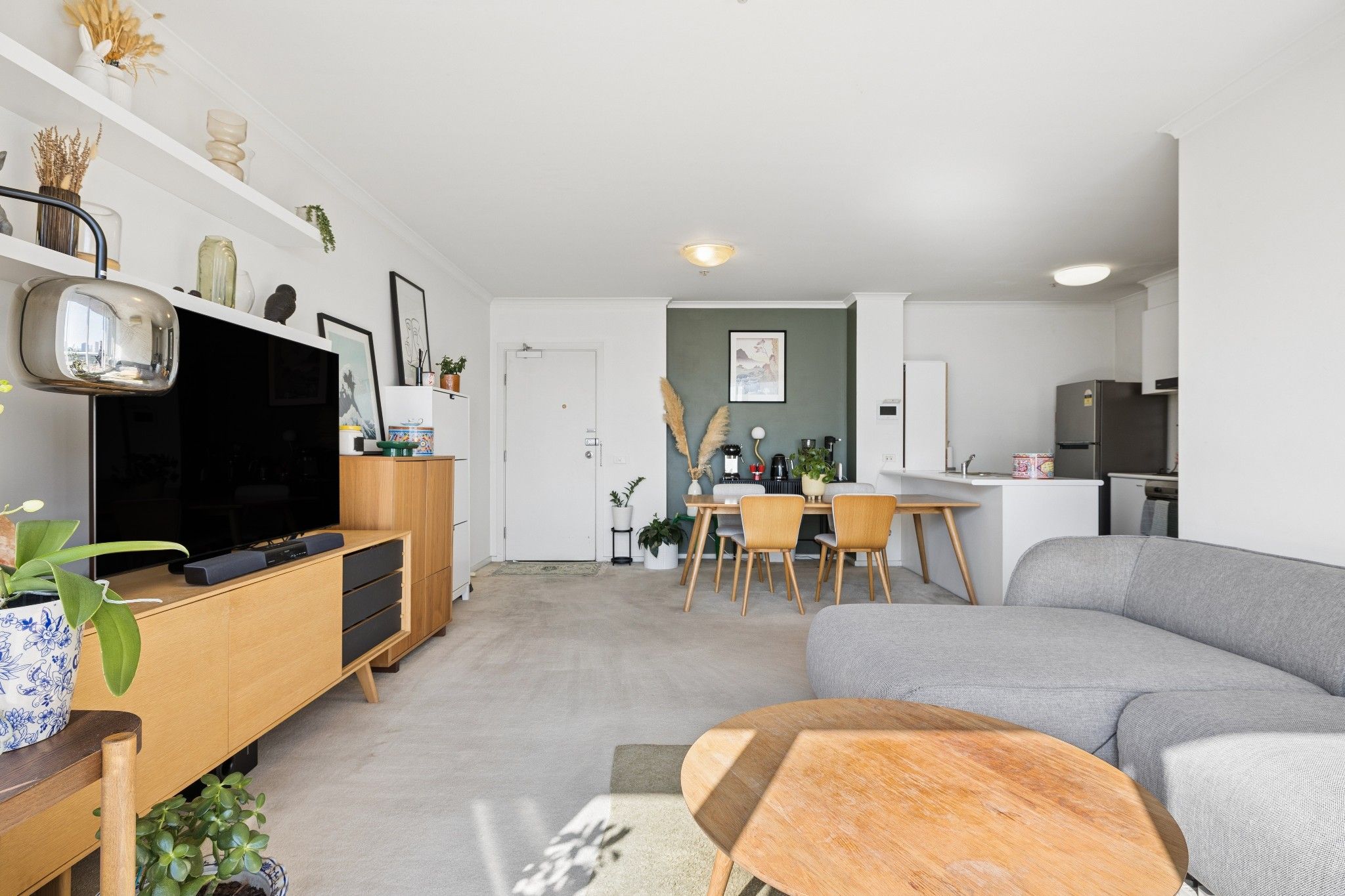 85/79 Whiteman Street — photo 4 of 16